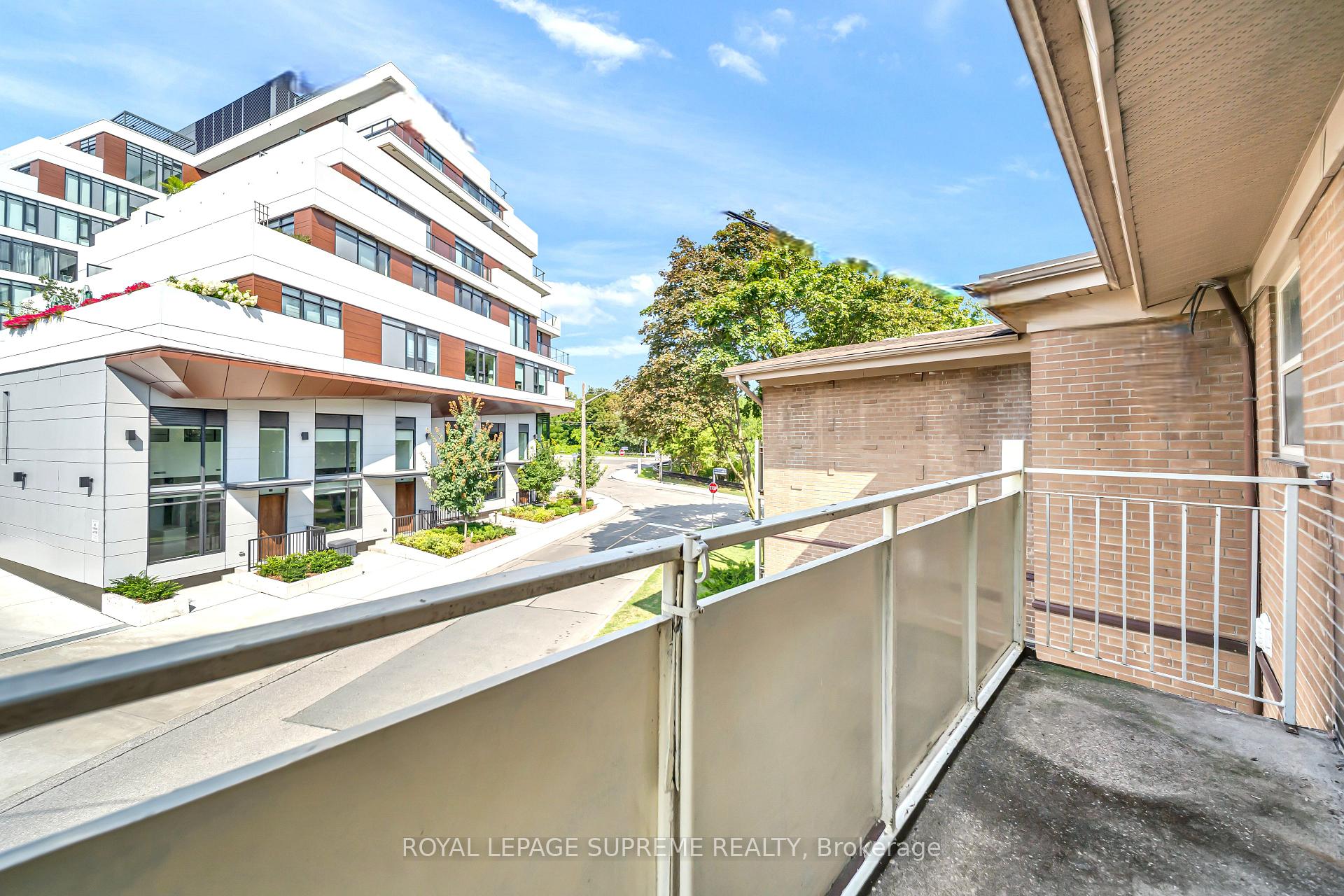 135 Kingsway Crescent 4, Toronto Unit: 4