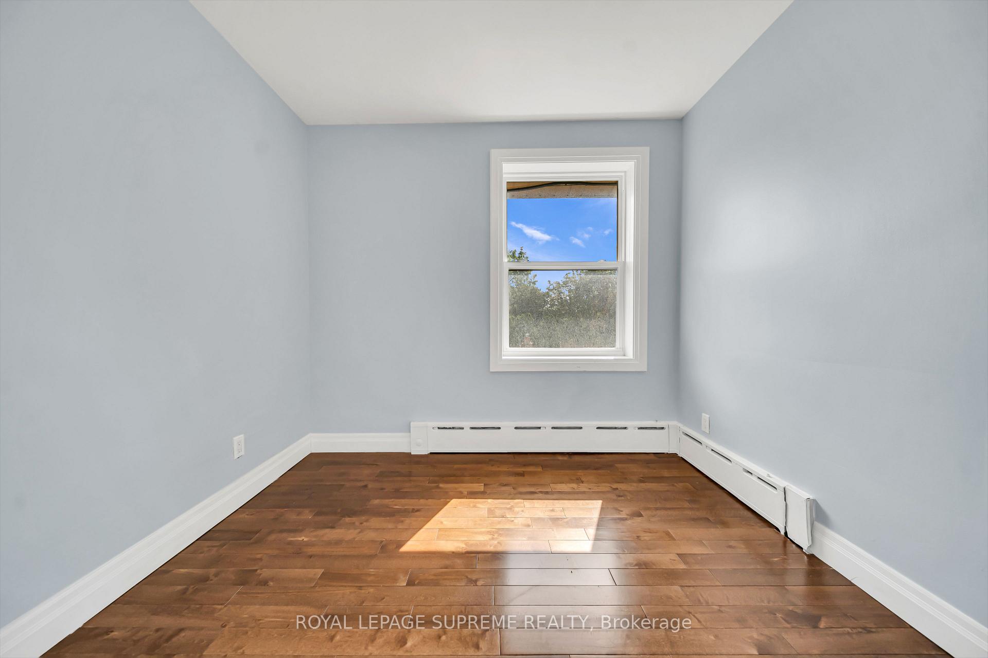 135 Kingsway Crescent 4, Toronto Unit: 4