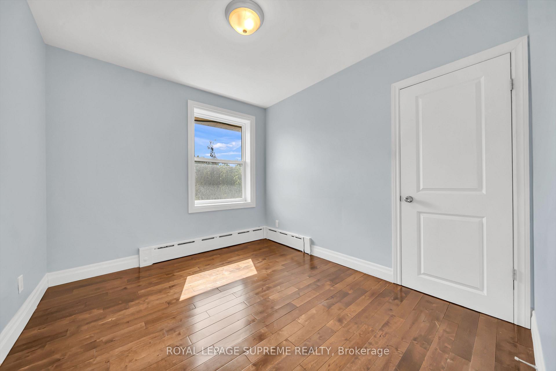 135 Kingsway Crescent 4, Toronto Unit: 4