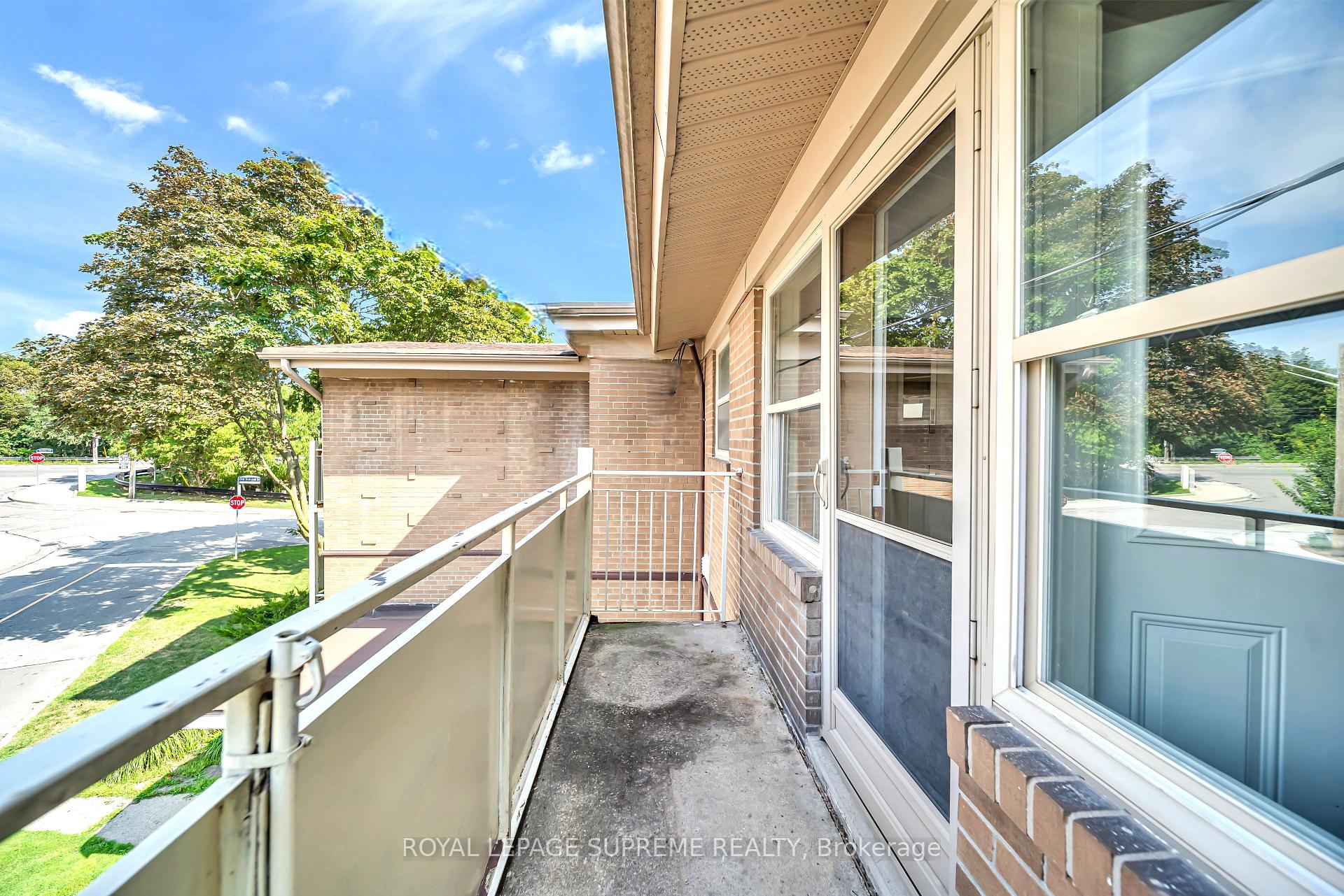 135 Kingsway Crescent 4, Toronto Unit: 4