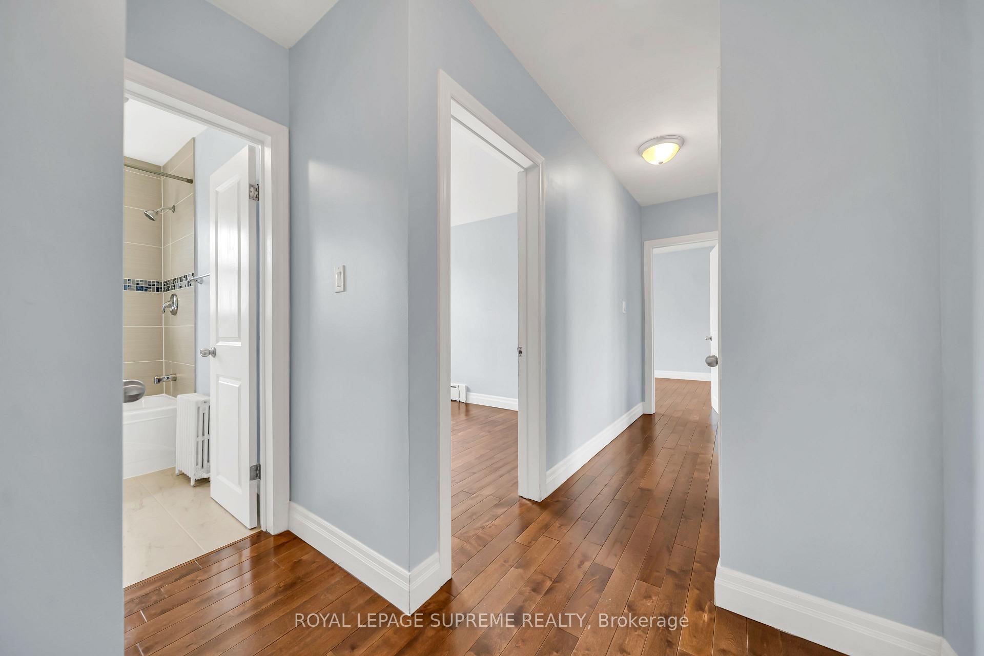 135 Kingsway Crescent 4, Toronto Unit: 4