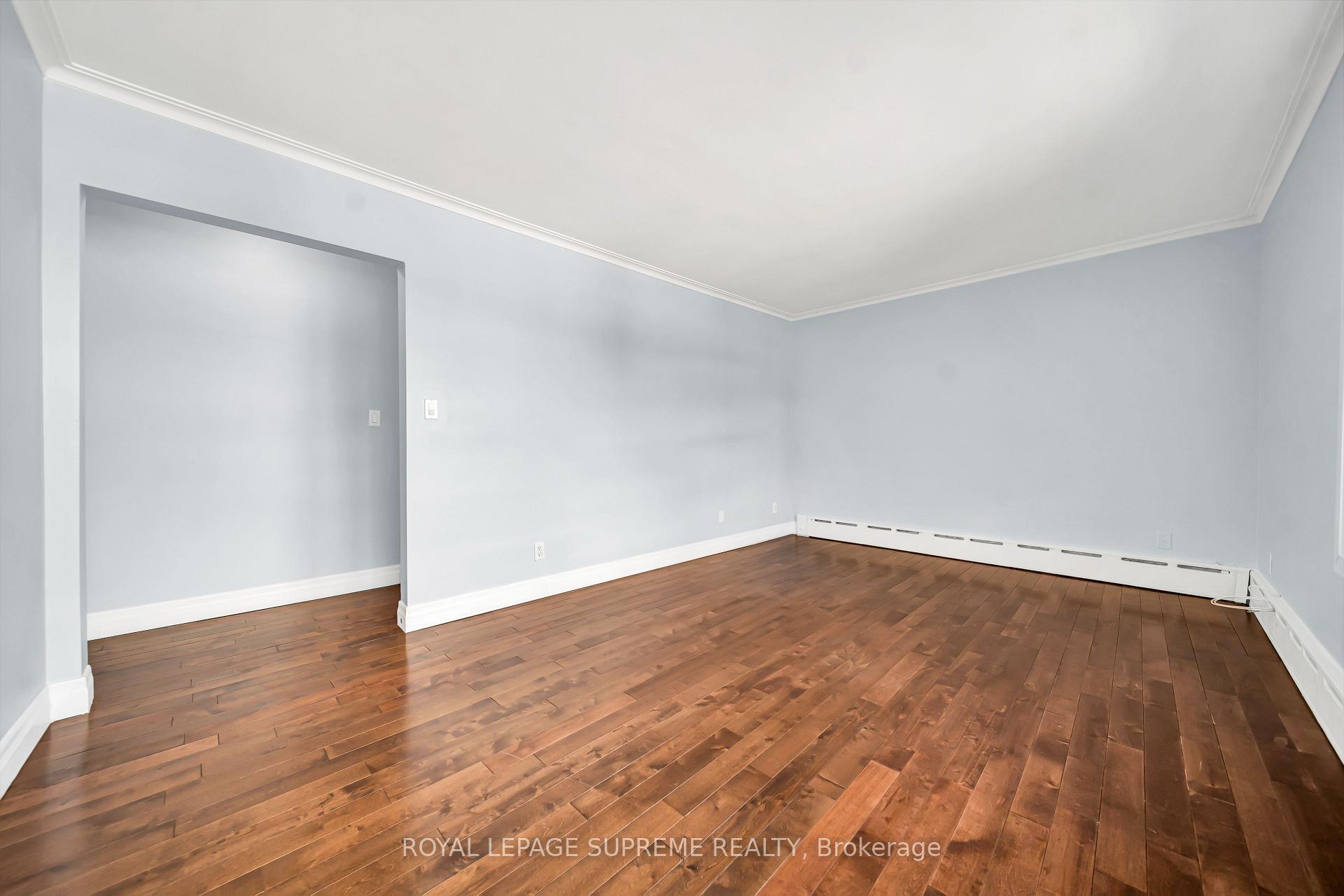 135 Kingsway Crescent 4, Toronto Unit: 4