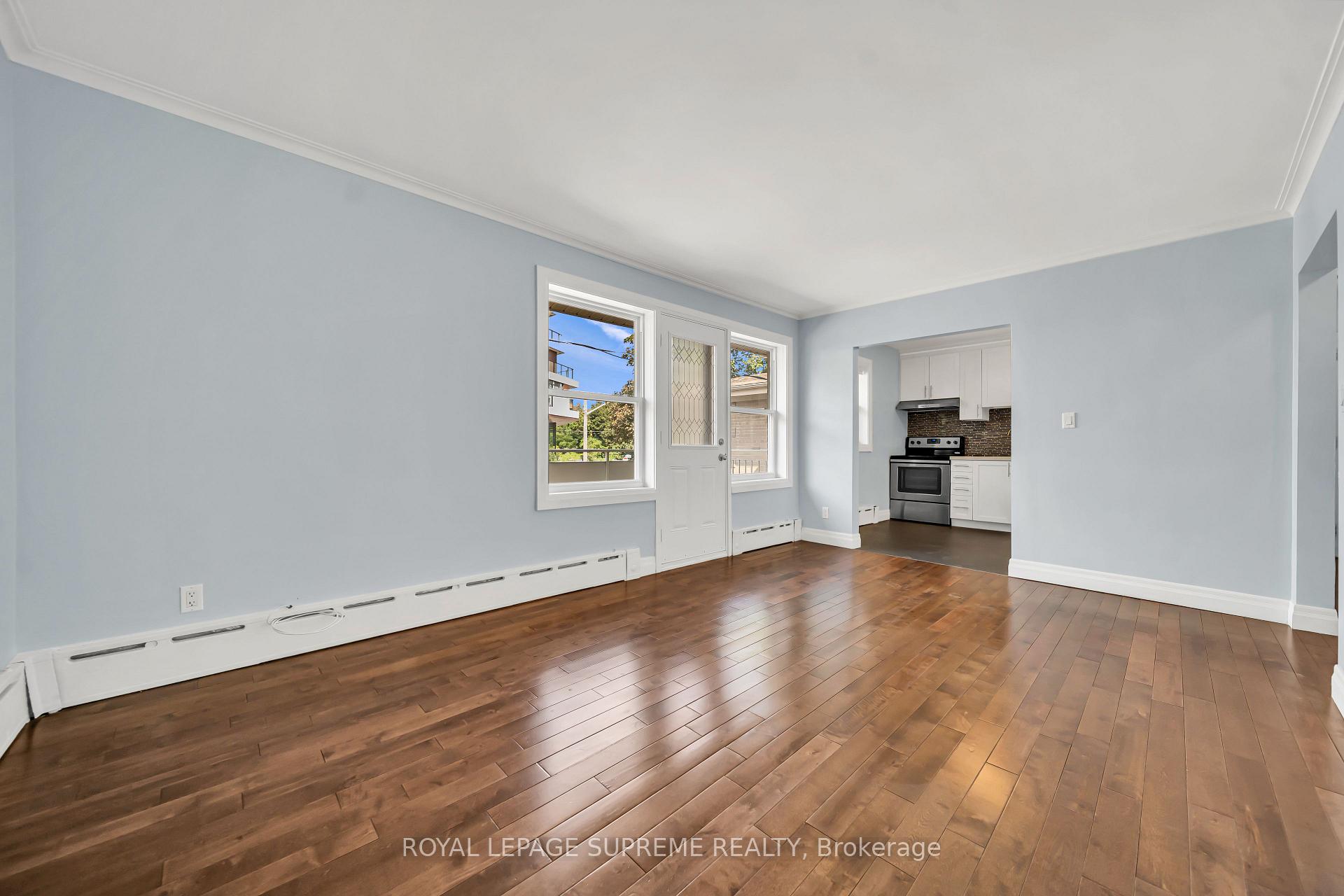 135 Kingsway Crescent 4, Toronto Unit: 4