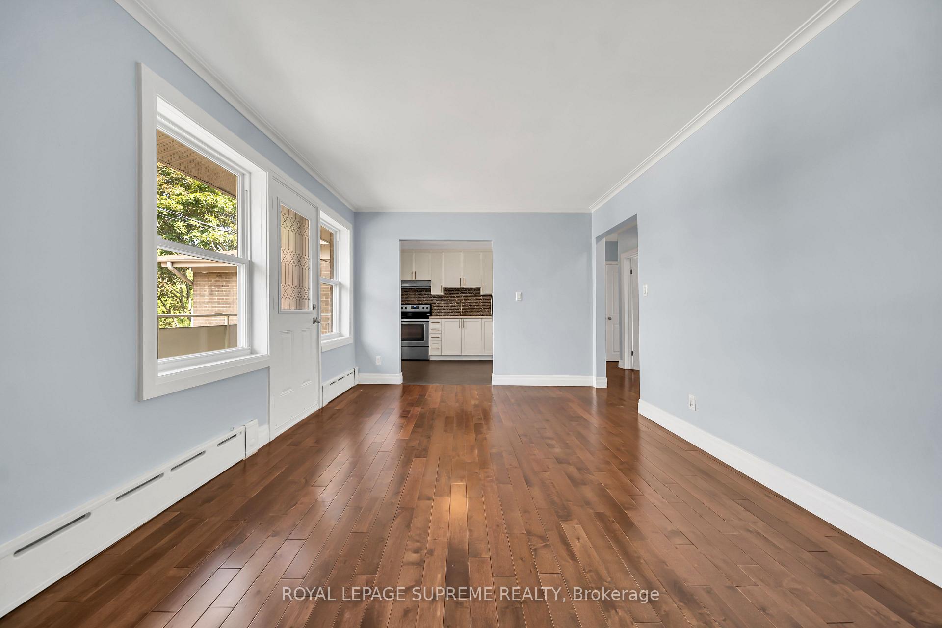 135 Kingsway Crescent 4, Toronto Unit: 4
