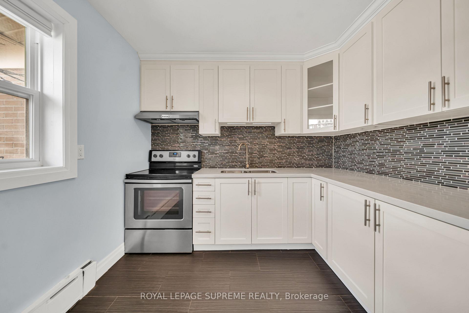 135 Kingsway Crescent 4, Toronto Unit: 4