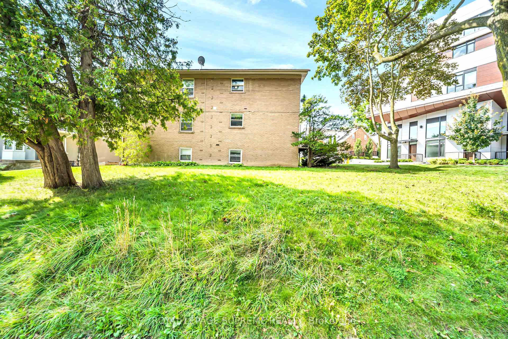 135 Kingsway Crescent 4, Toronto Unit: 4