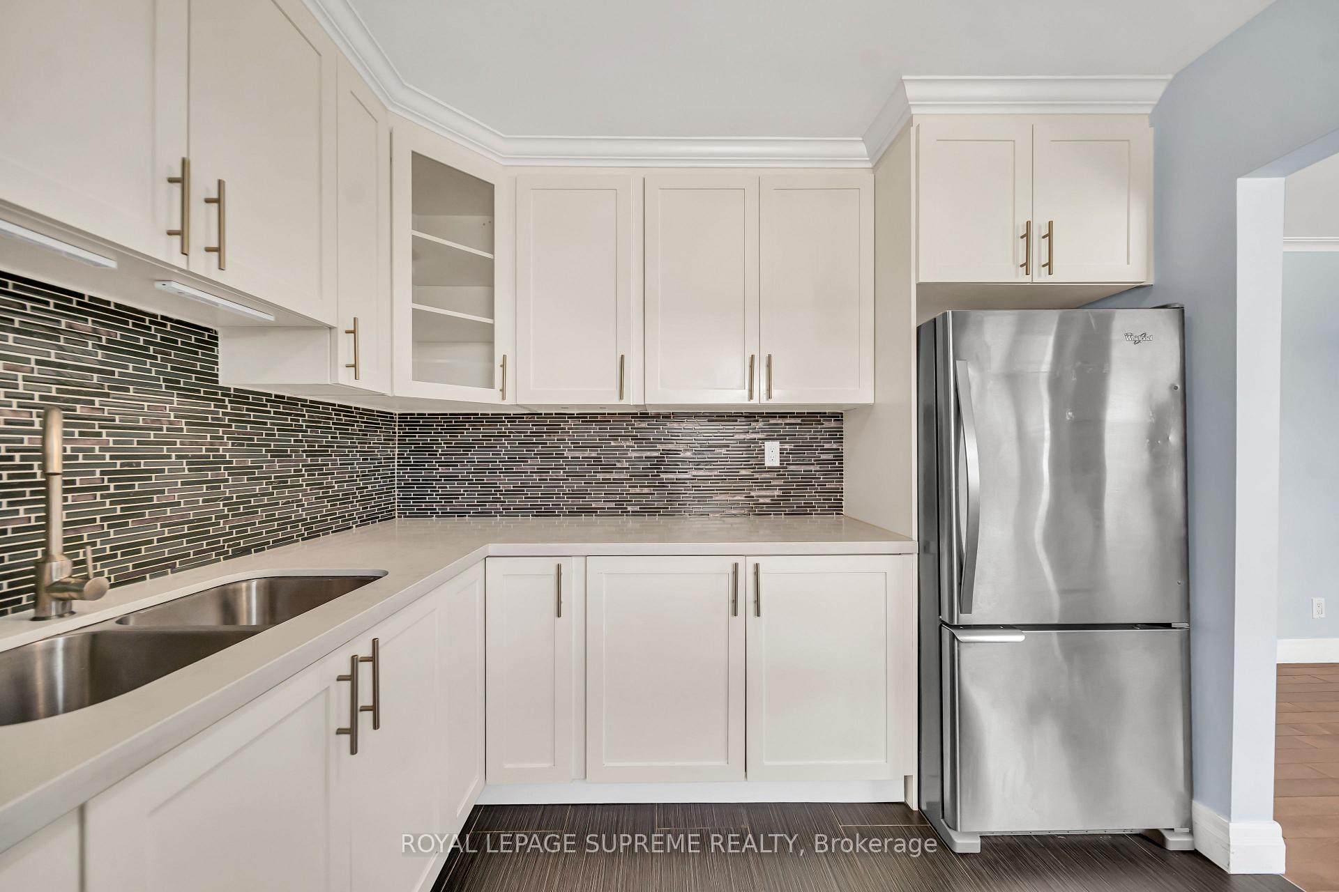 135 Kingsway Crescent 4, Toronto Unit: 4