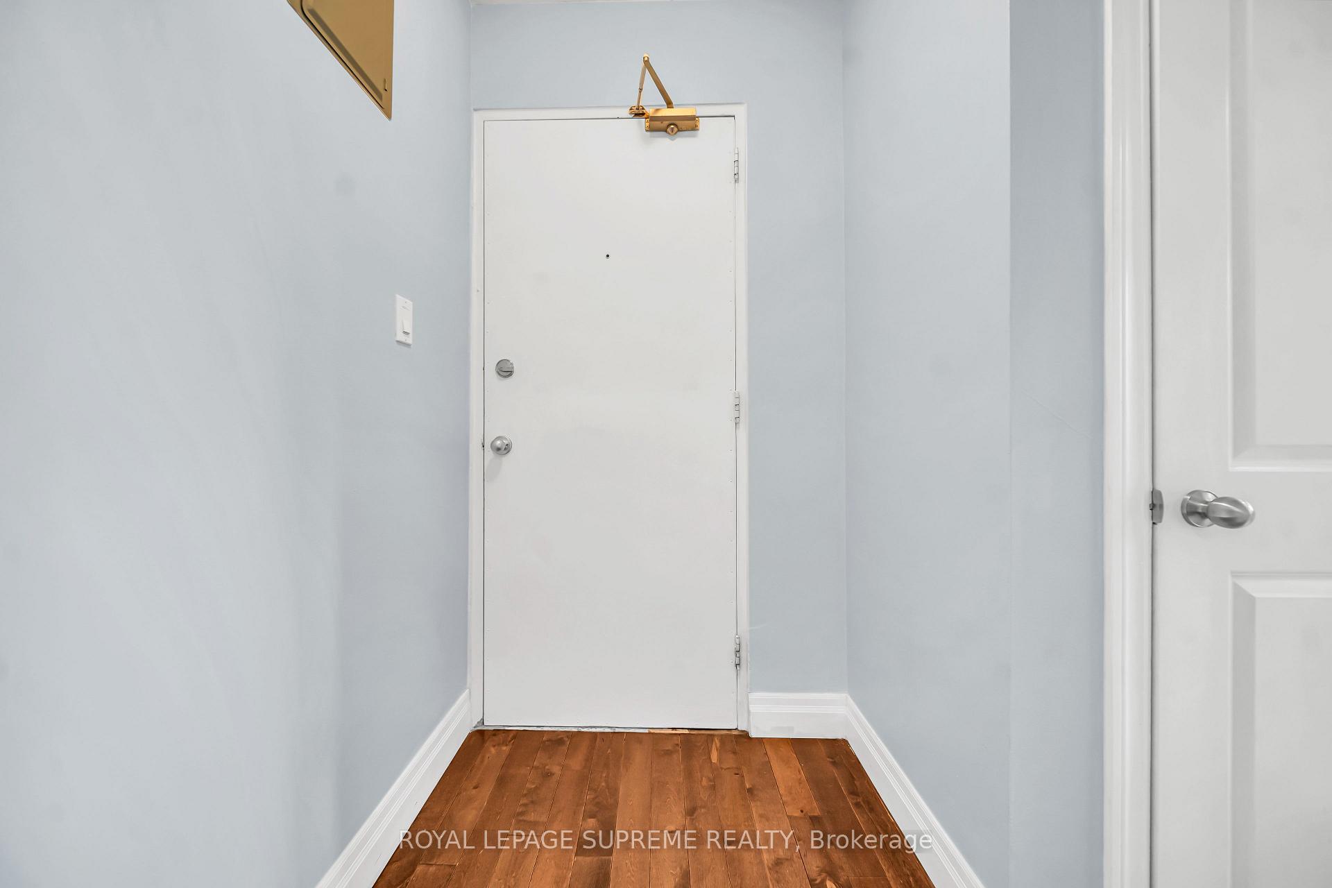 135 Kingsway Crescent 4, Toronto Unit: 4