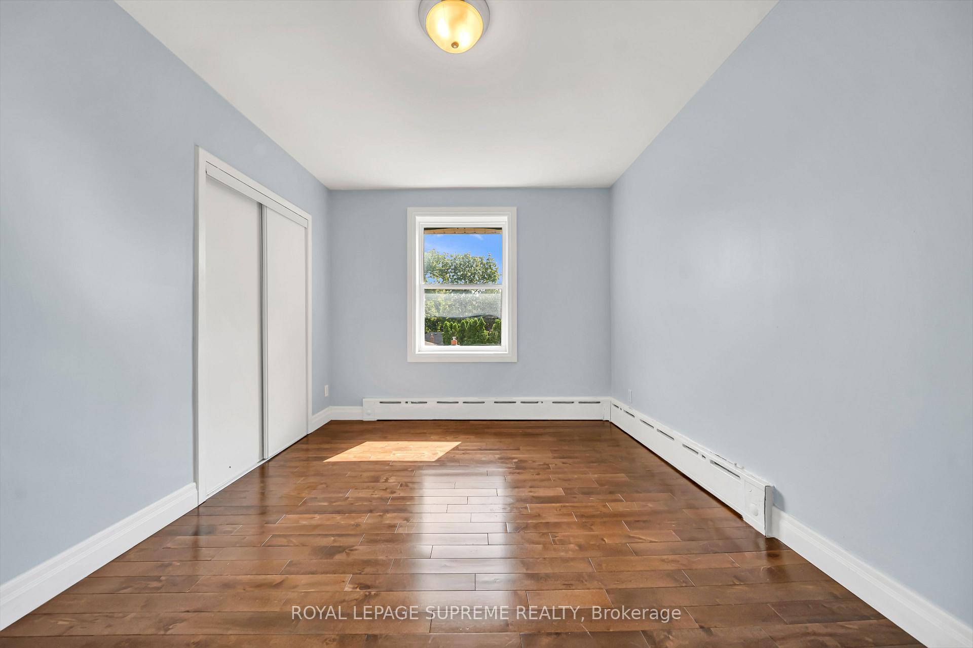 135 Kingsway Crescent 4, Toronto Unit: 4