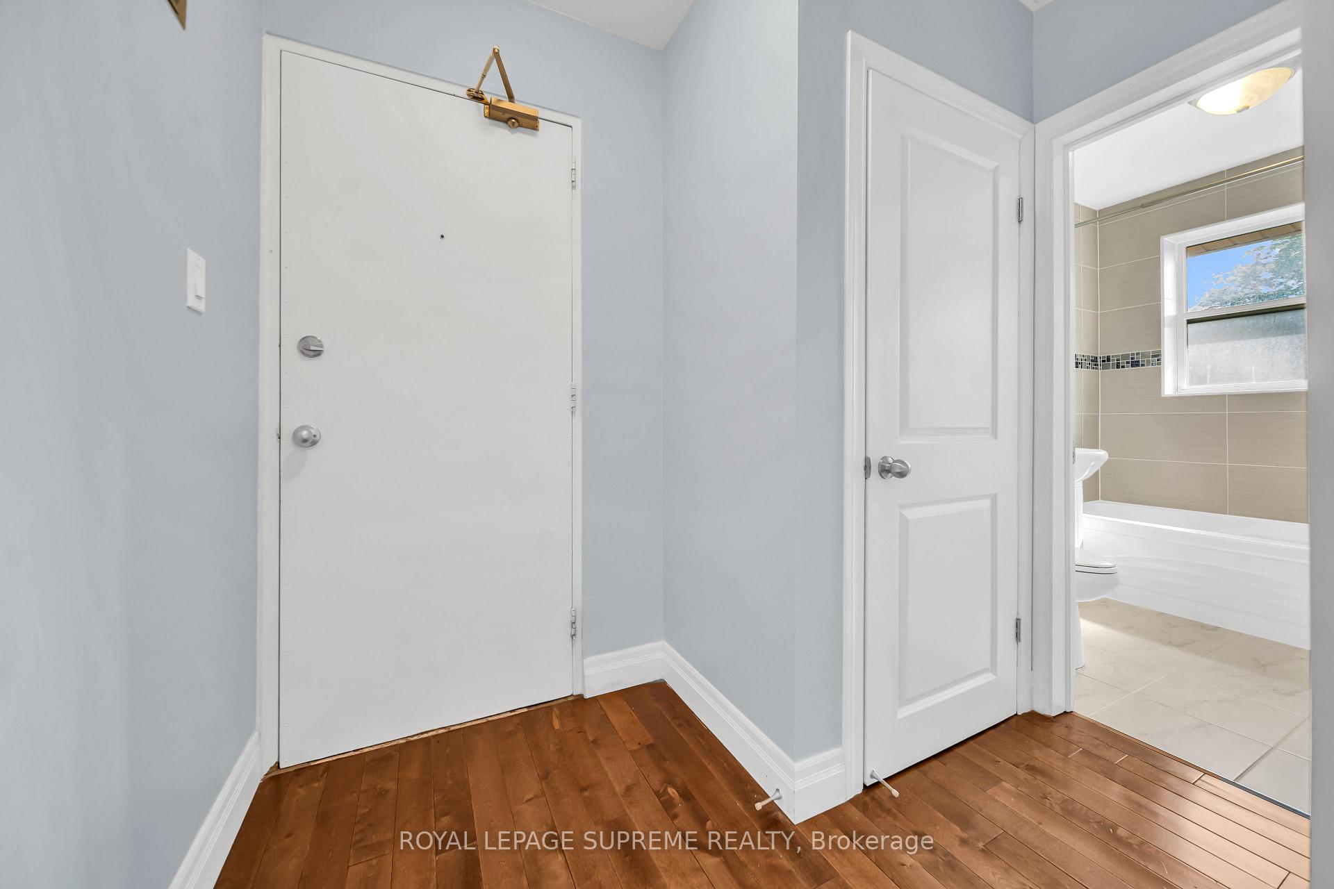 135 Kingsway Crescent 4, Toronto Unit: 4
