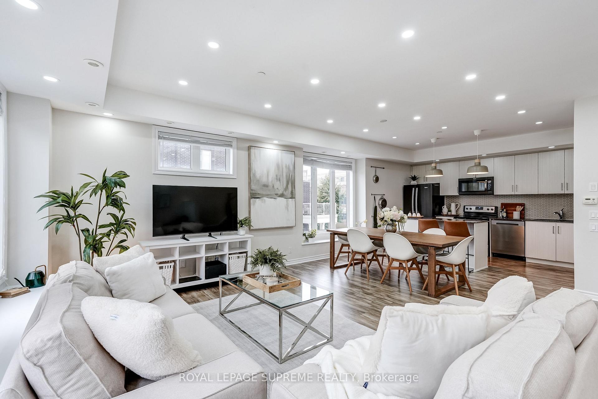 70 Eastwood Park Garden 36, Toronto Unit: 36