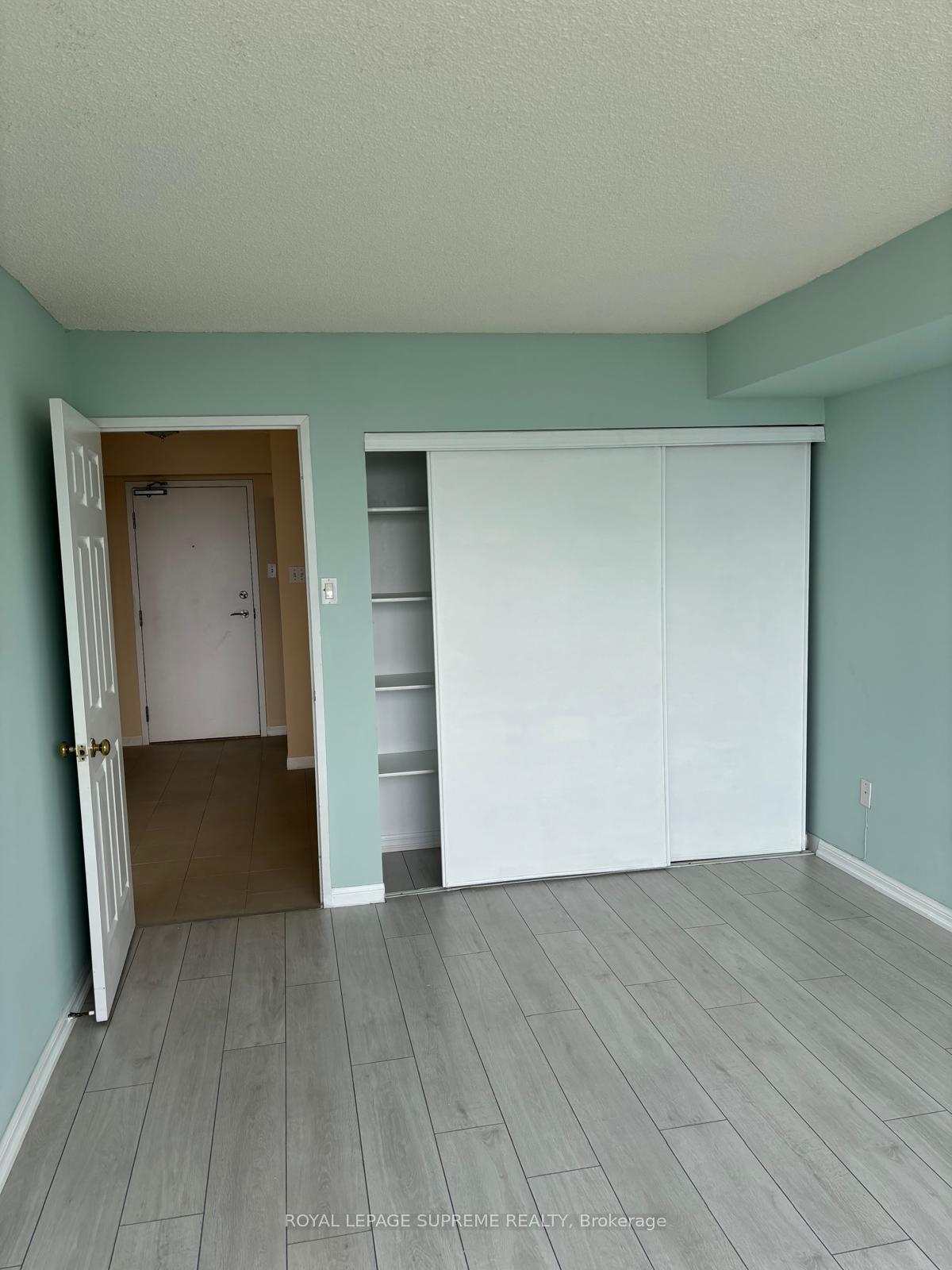 10 Laurelcrest Street N 903