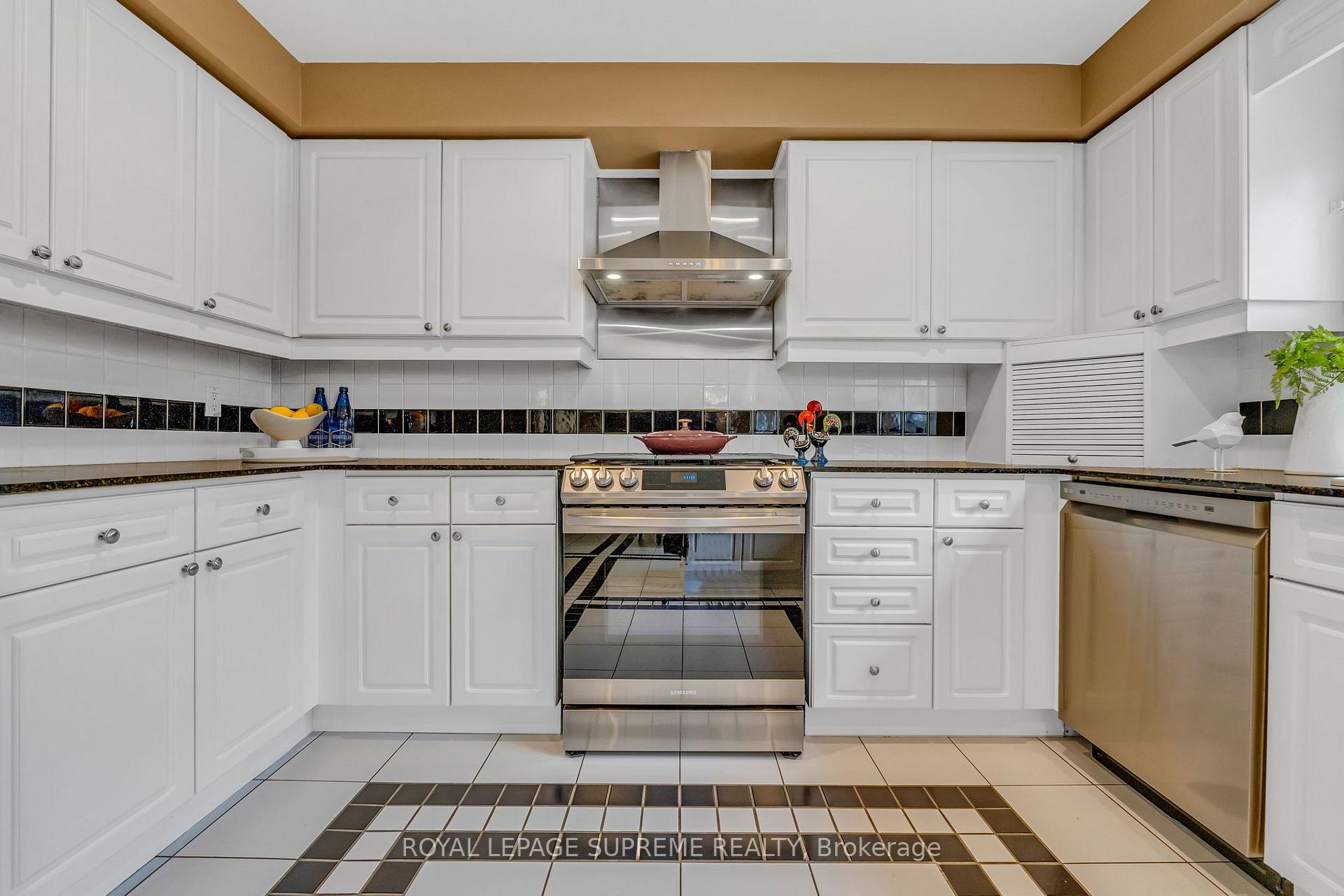 2819 Duncairn Drive