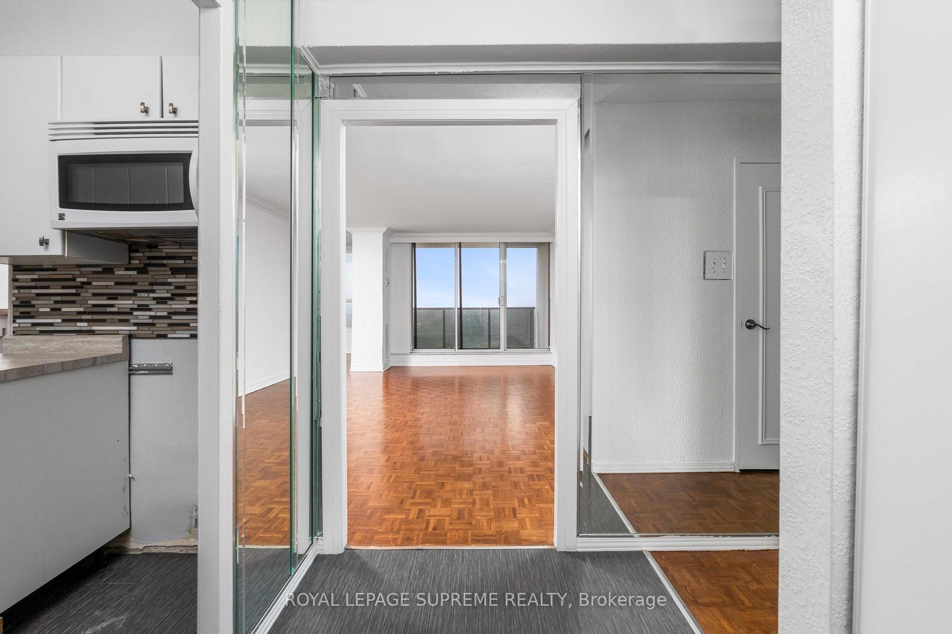 85 Emmett Avenue 2409, Toronto Unit: 2409