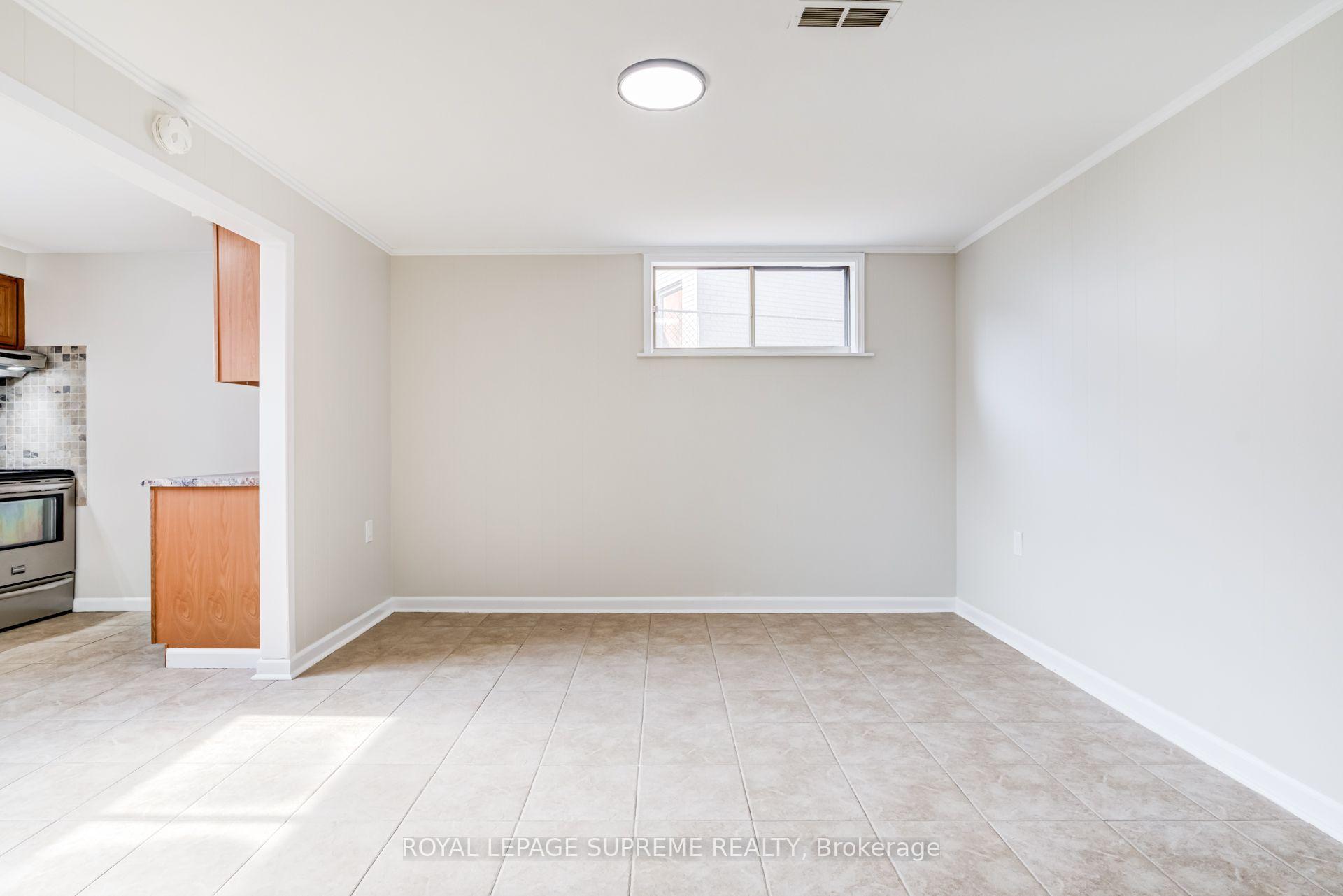 5 Paramount Court Bsmt, Toronto Unit: Bsmt