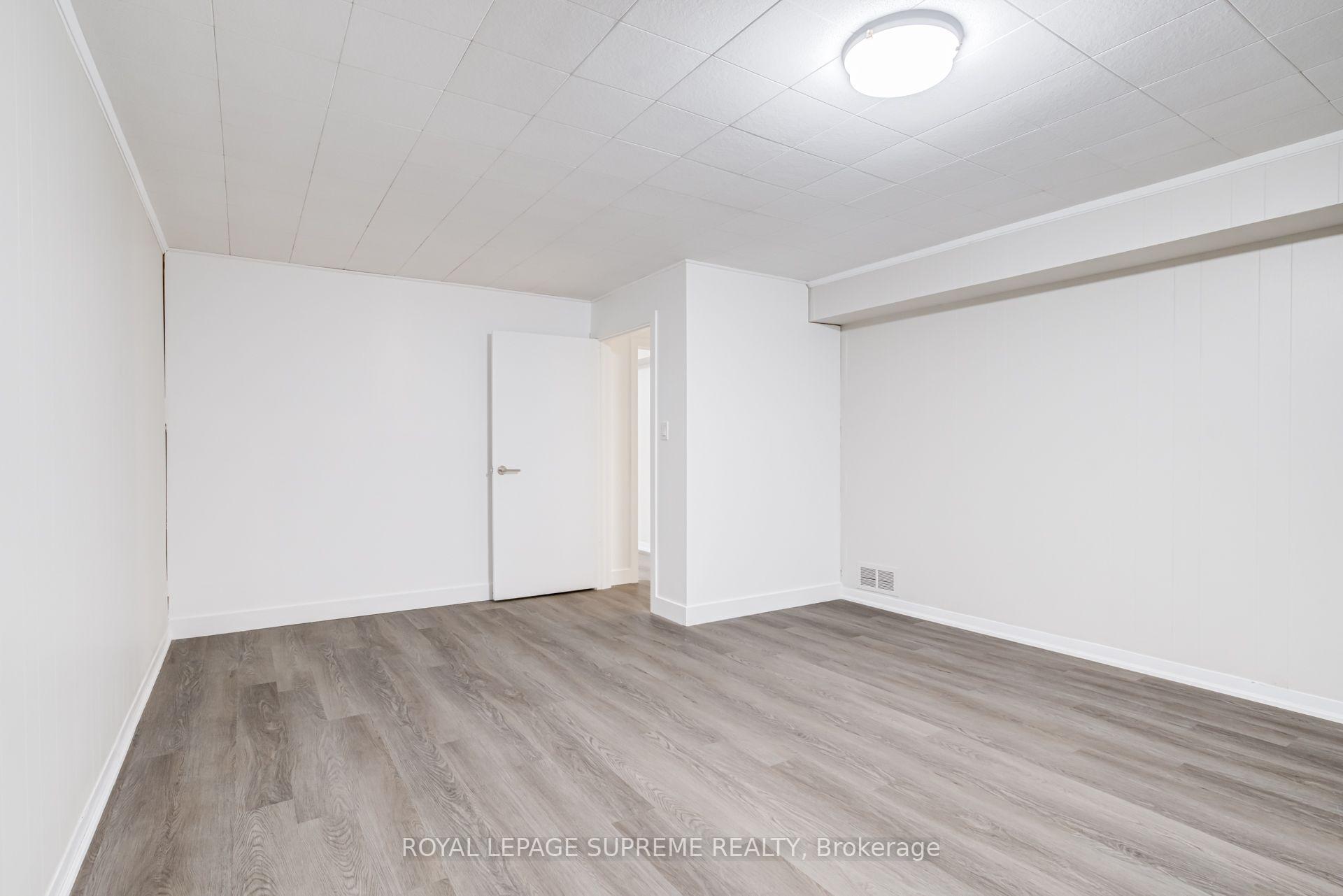 5 Paramount Court Bsmt, Toronto Unit: Bsmt
