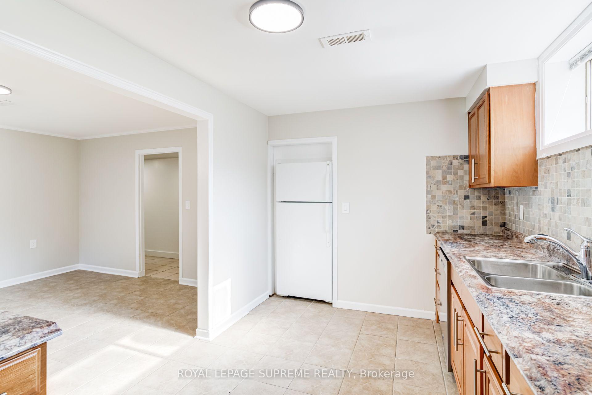 5 Paramount Court Bsmt, Toronto Unit: Bsmt