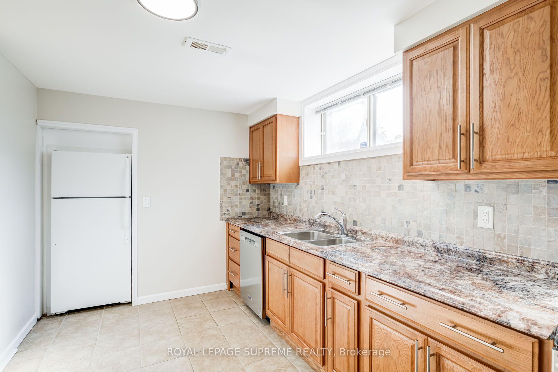 5 Paramount Court Bsmt, Toronto Unit: Bsmt