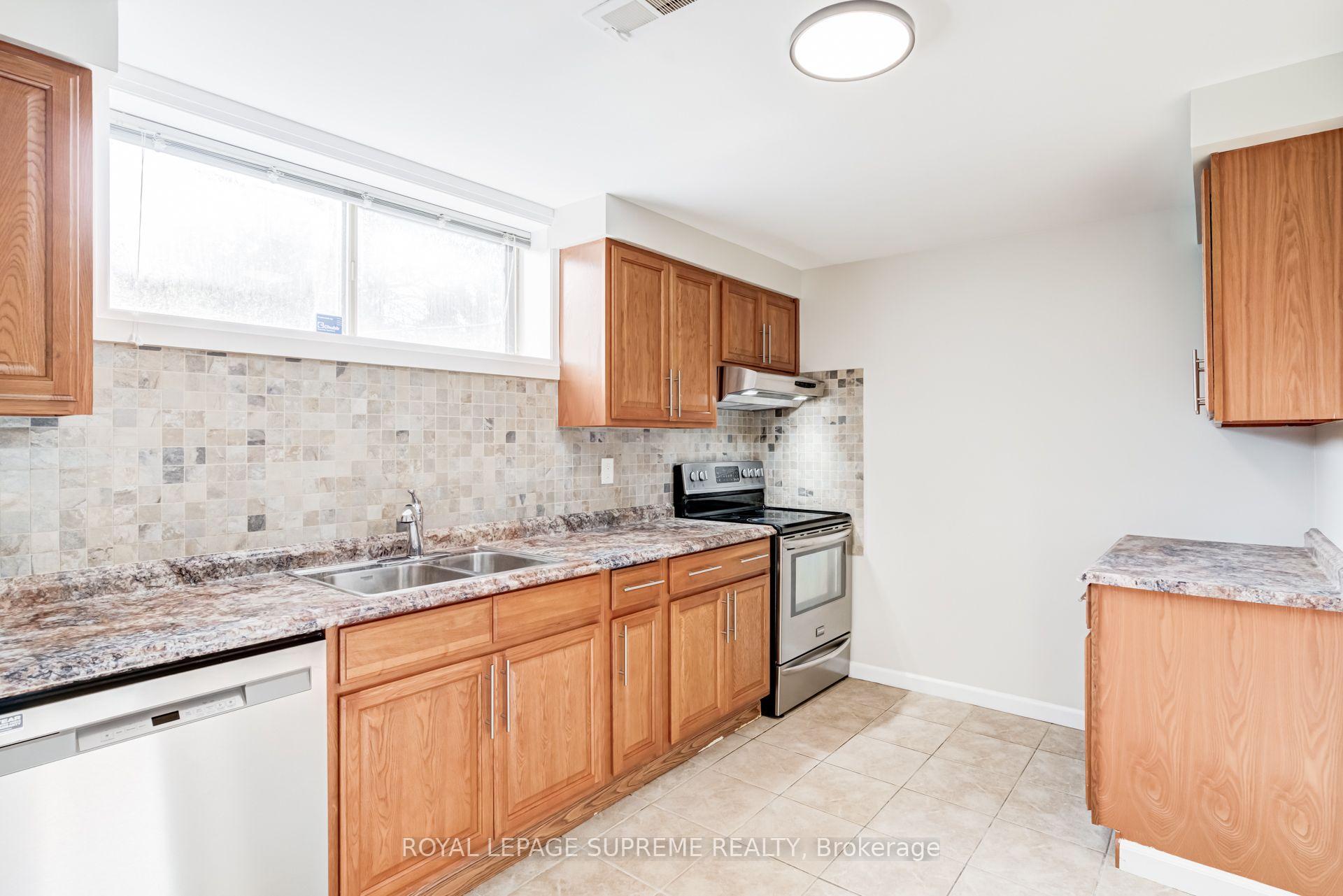 5 Paramount Court Bsmt, Toronto Unit: Bsmt