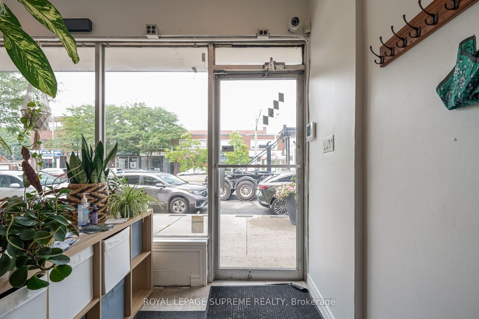 1671 St Clair Avenue W, Toronto