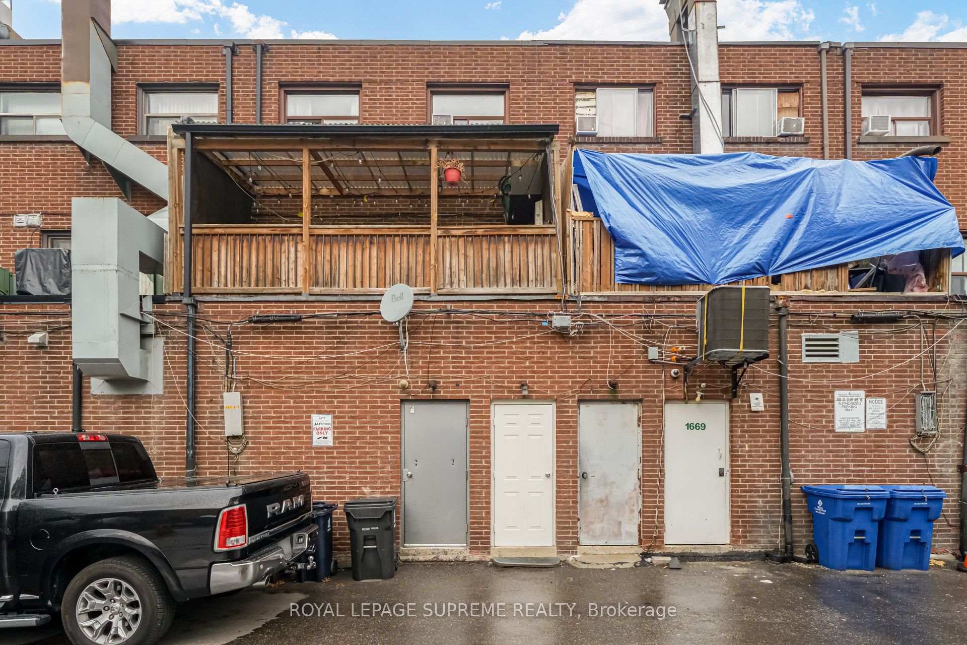 1671 St Clair Avenue W, Toronto