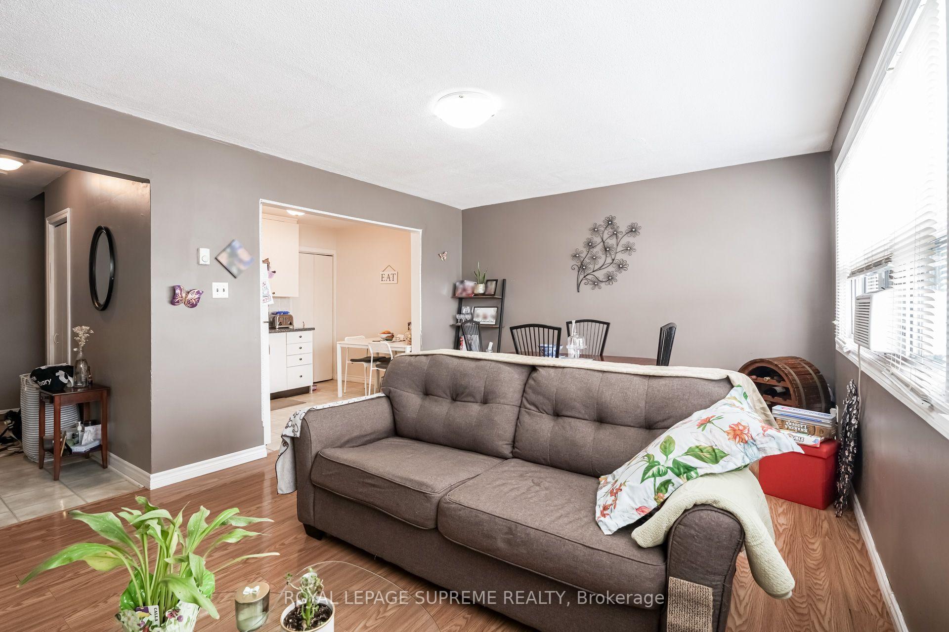 1671 St Clair Avenue W, Toronto