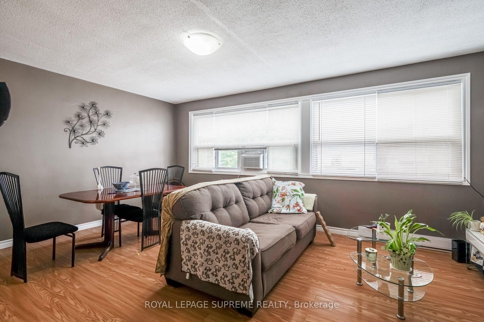 1671 St Clair Avenue W, Toronto