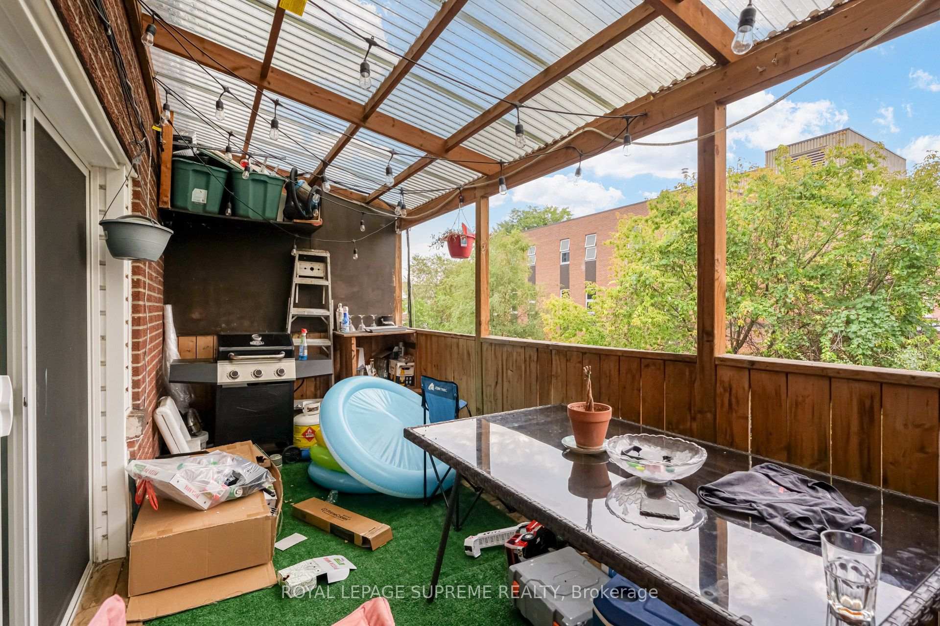 1671 St Clair Avenue W, Toronto