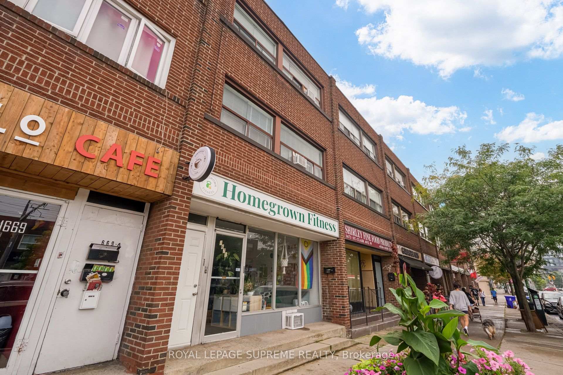 1671 St Clair Avenue W, Toronto