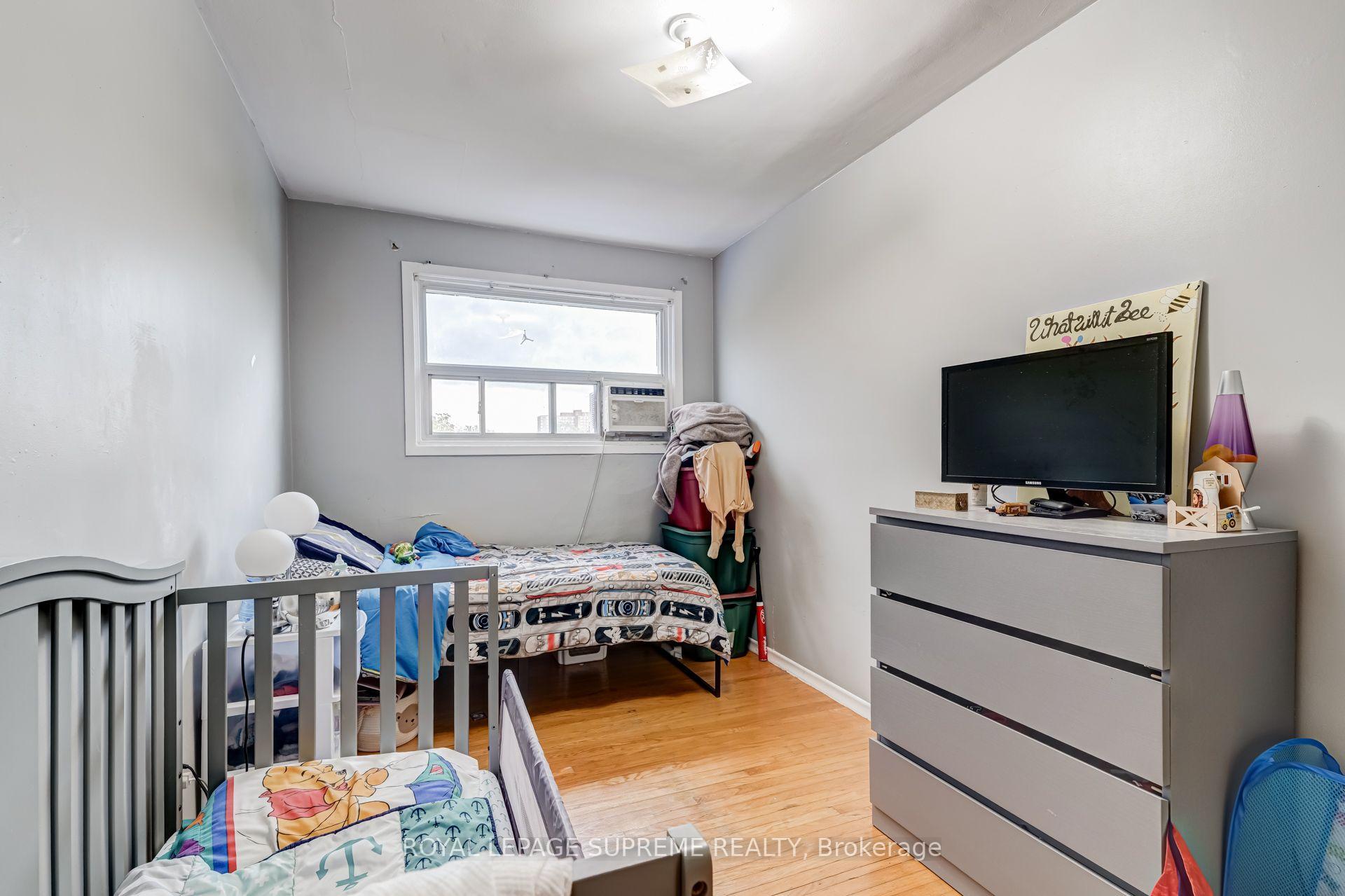 1671 St Clair Avenue W, Toronto