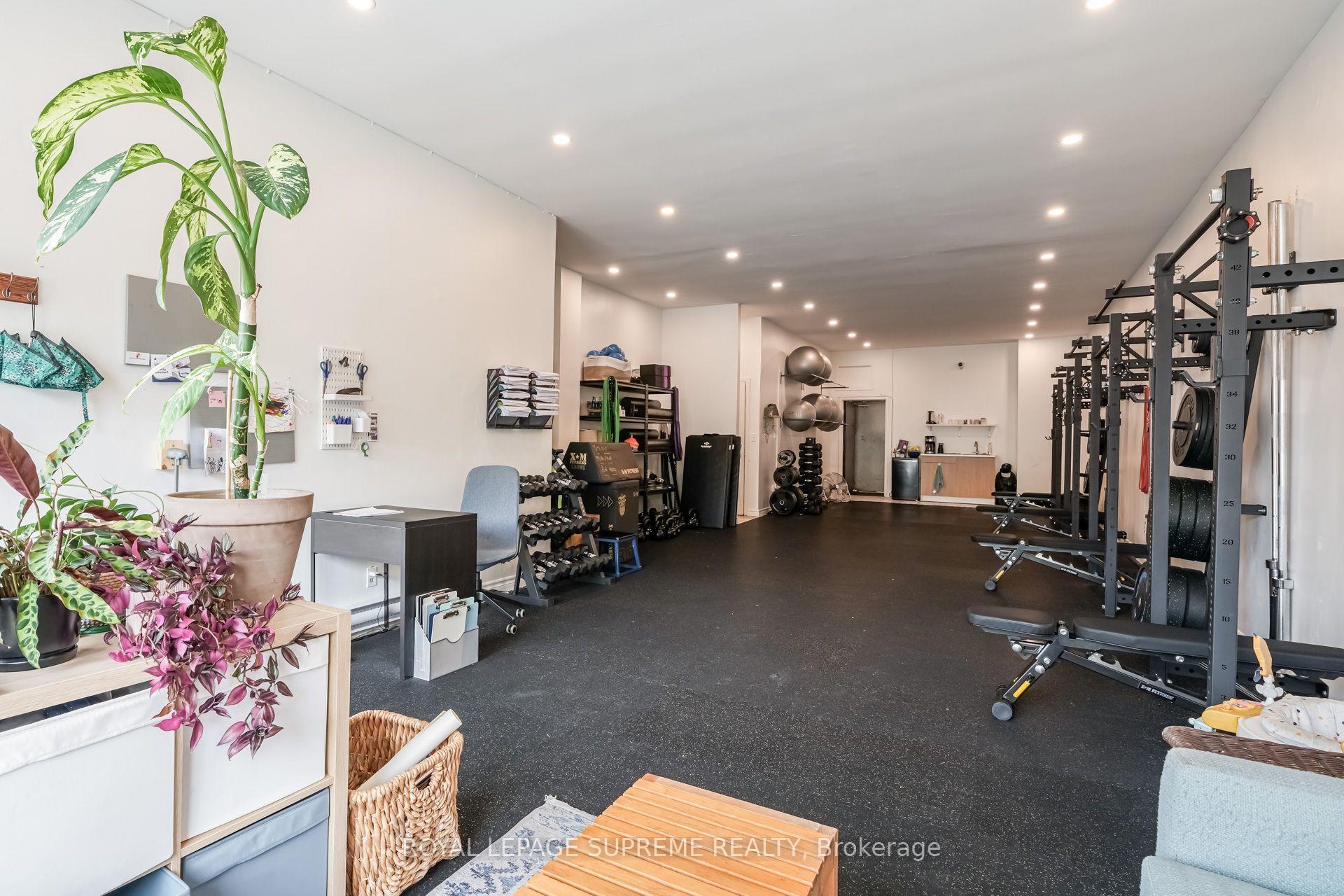 1671 St Clair Avenue W, Toronto