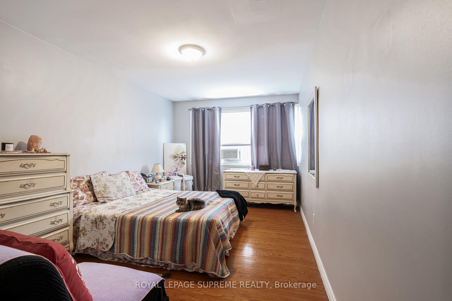 1671 St Clair Avenue W, Toronto