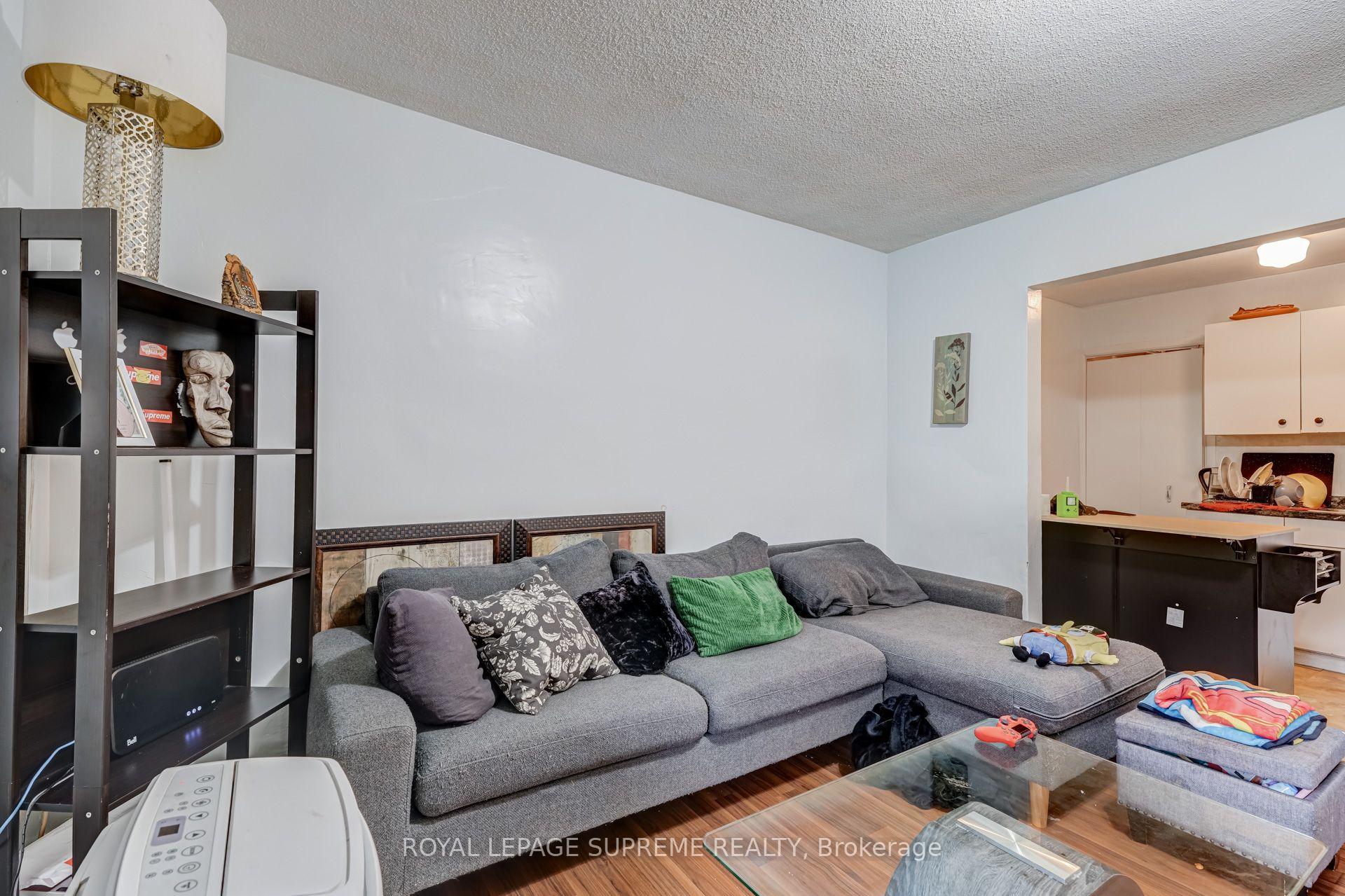 1671 St Clair Avenue W, Toronto