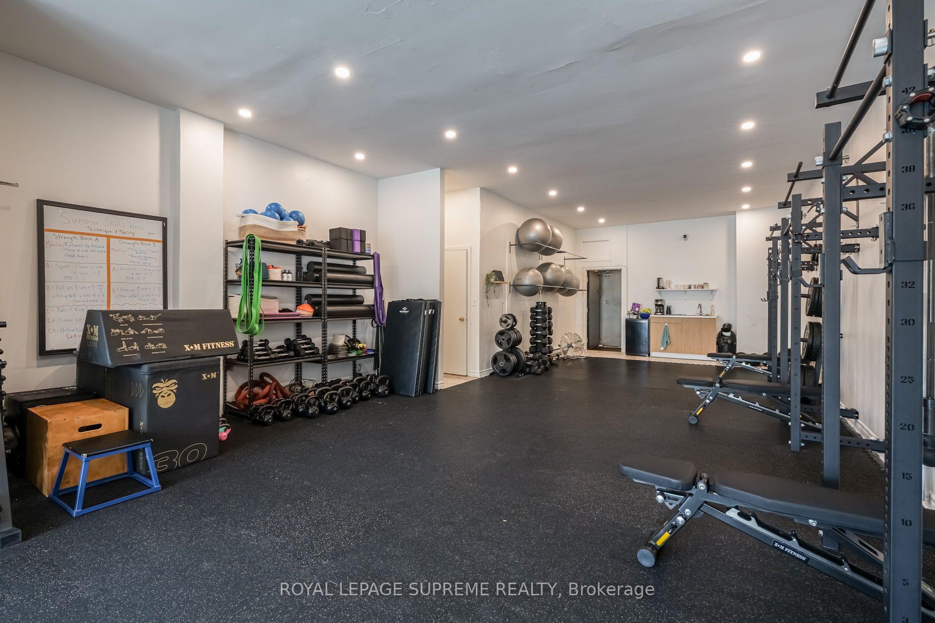 1671 St Clair Avenue W, Toronto