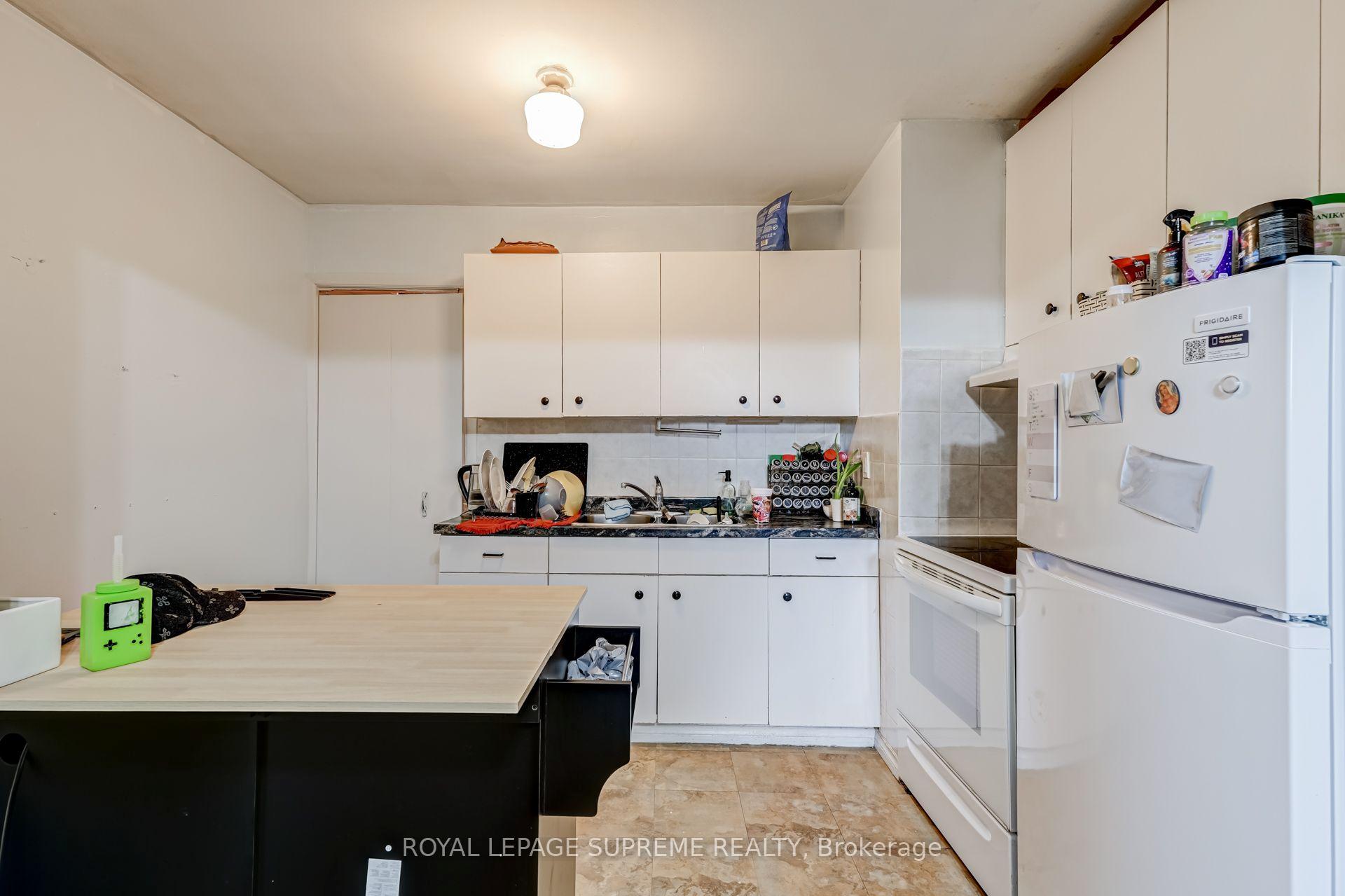 1671 St Clair Avenue W, Toronto