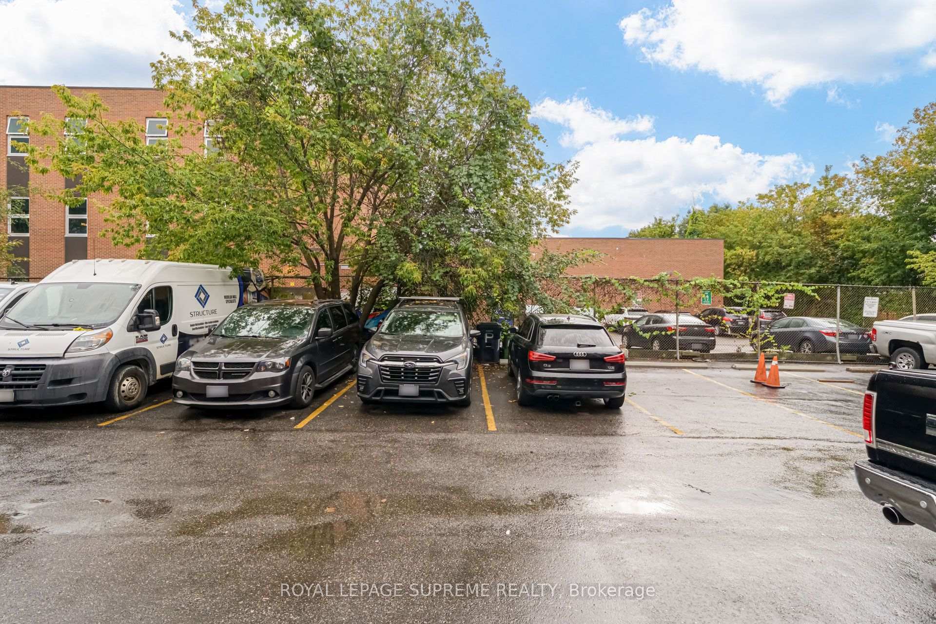 1671 St Clair Avenue W, Toronto