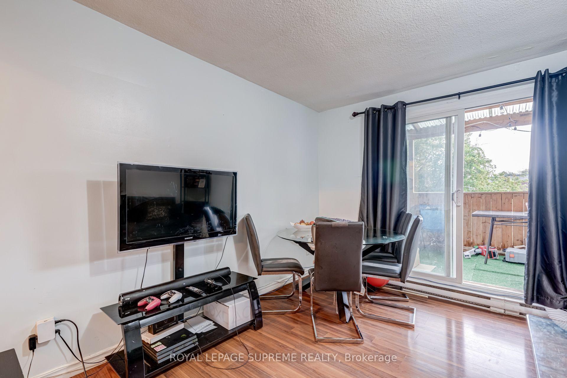 1671 St Clair Avenue W, Toronto