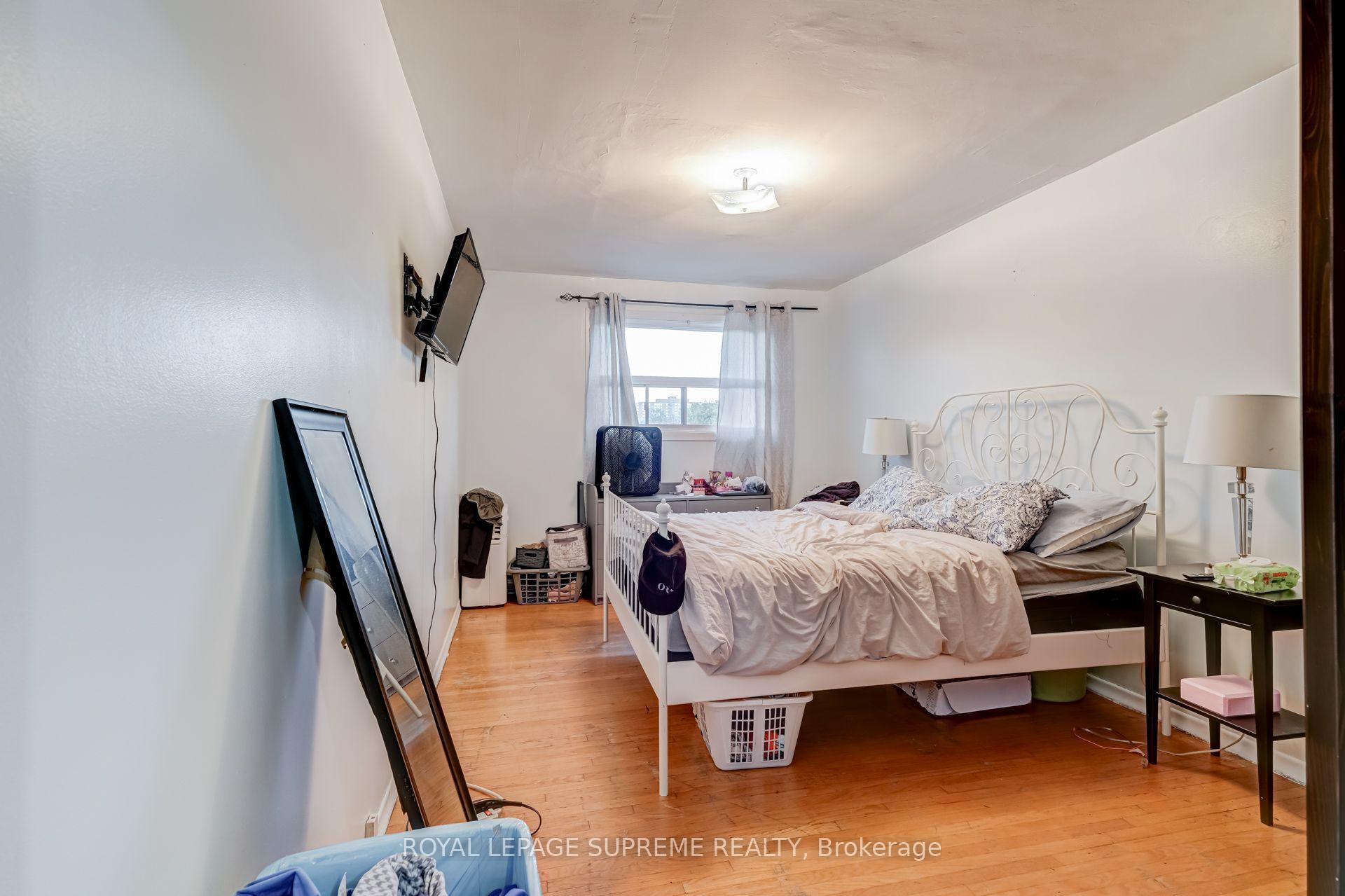 1671 St Clair Avenue W, Toronto