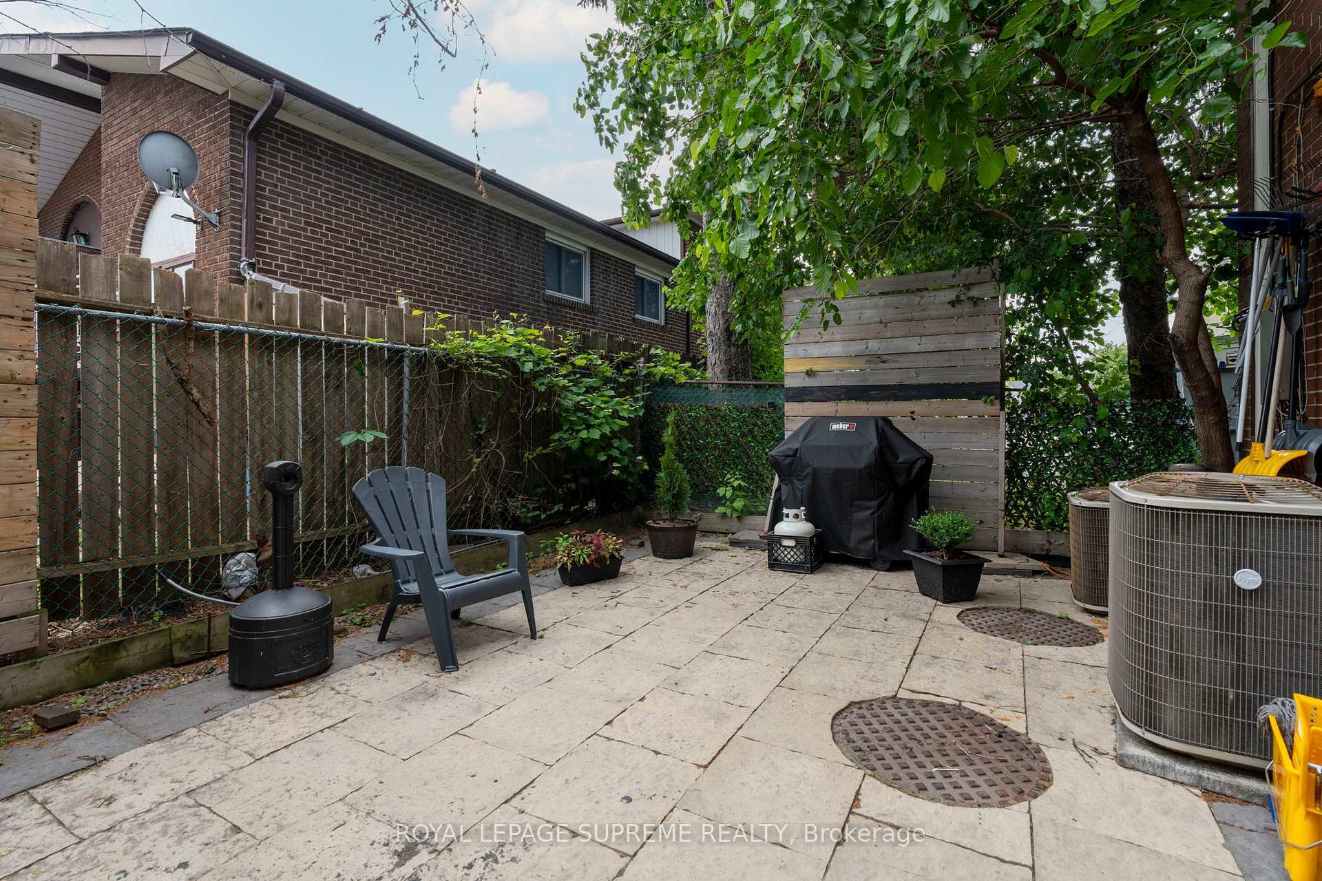 6127 Steeles Avenue W, Toronto