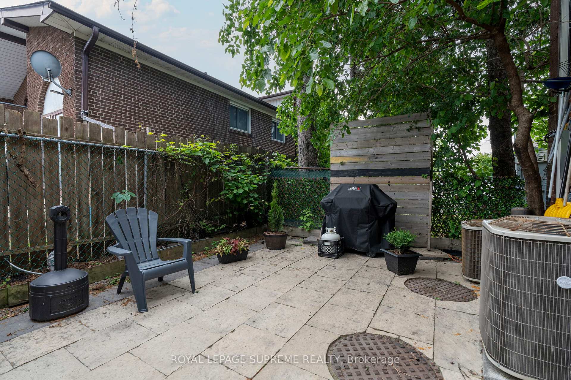 6127 Steeles Avenue W, Toronto