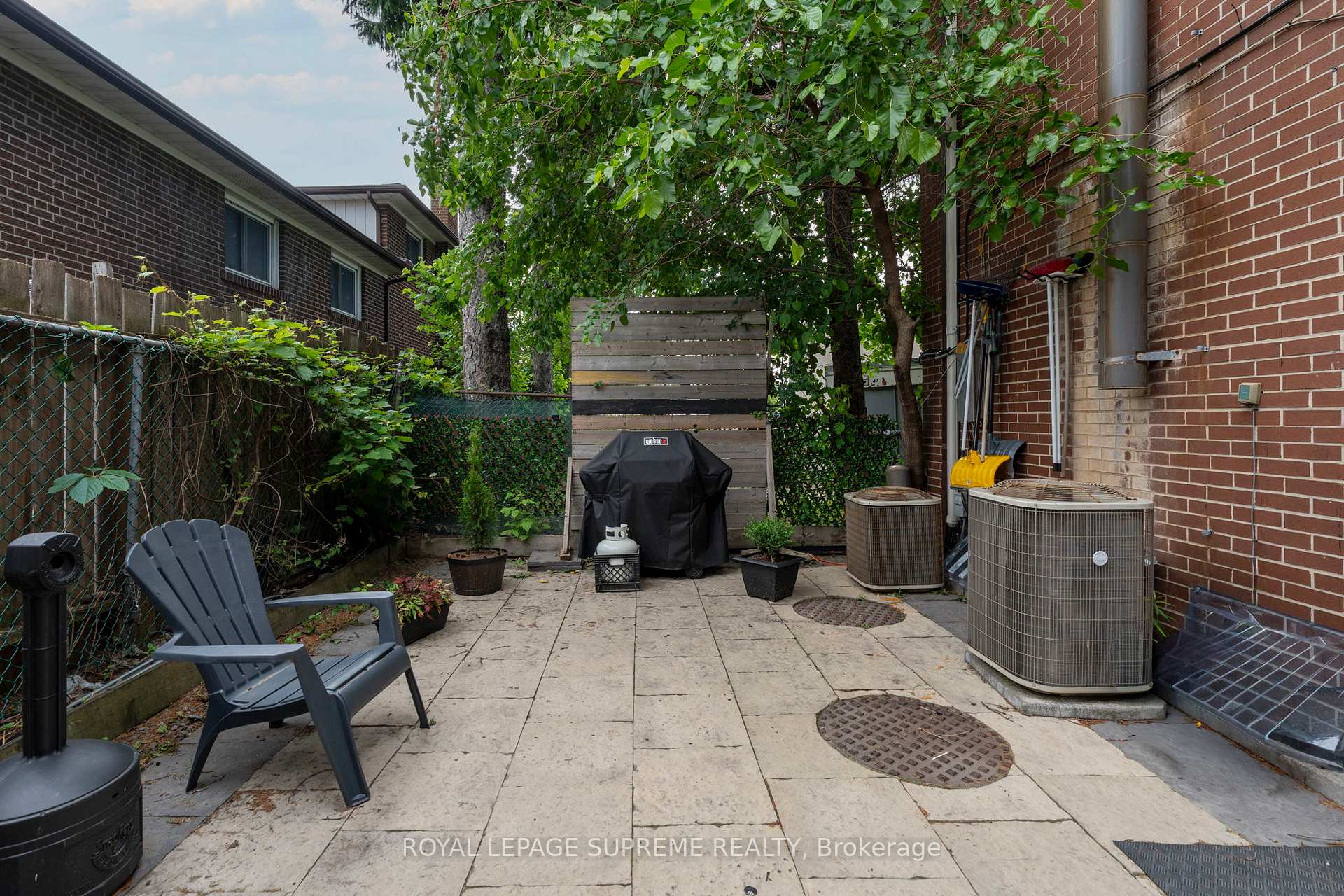 6127 Steeles Avenue W, Toronto