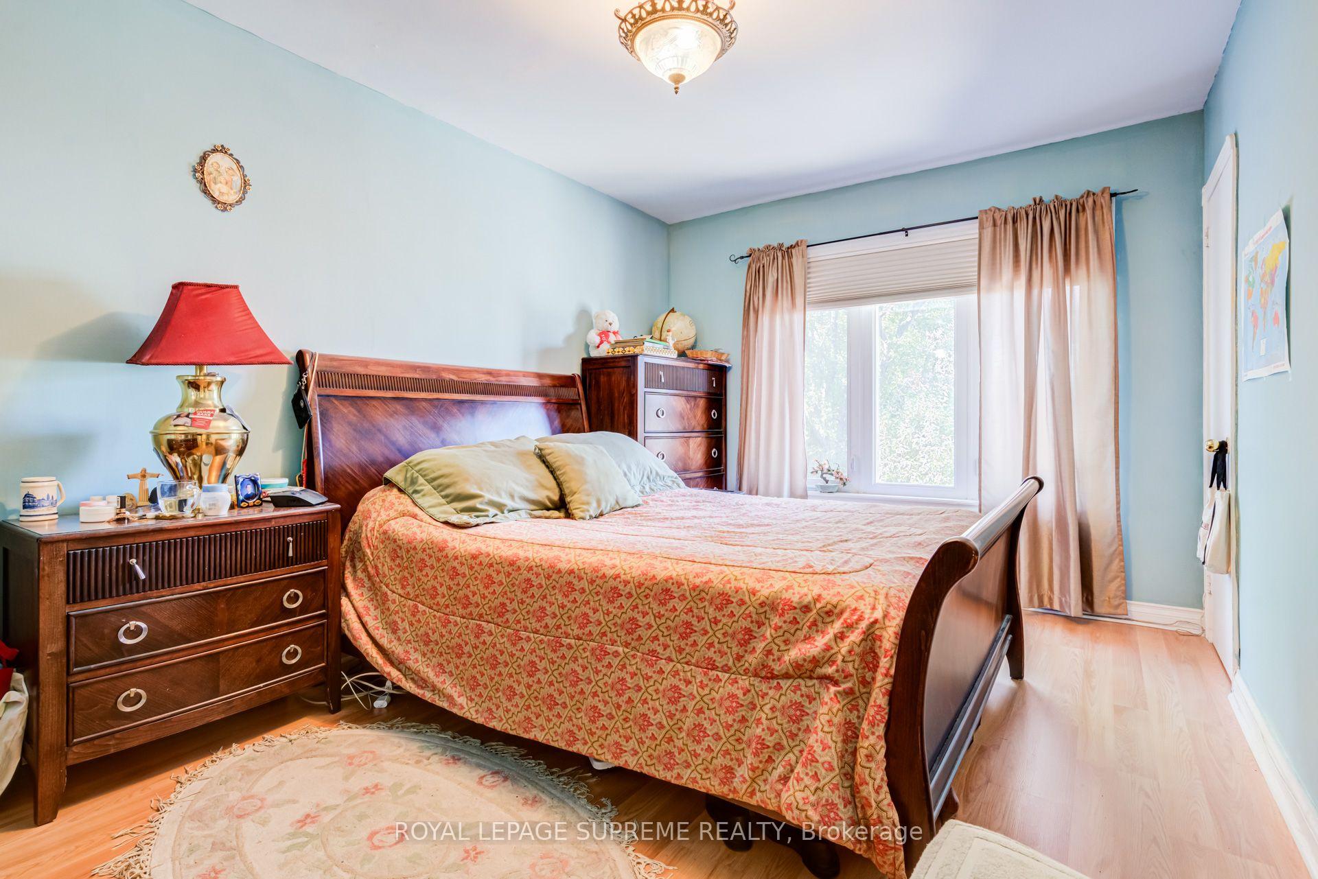 136 Winston Park Boulevard, Toronto
