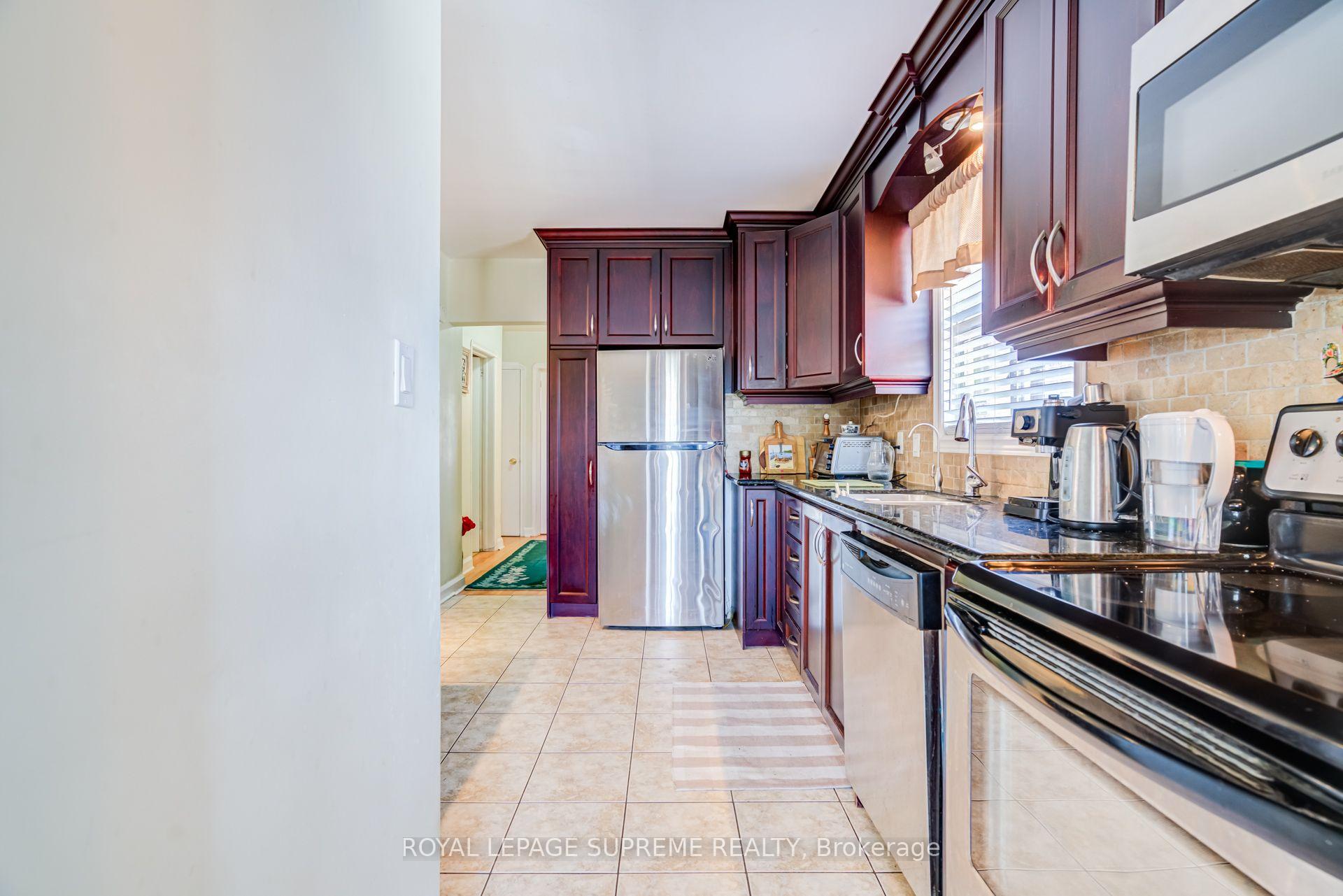 136 Winston Park Boulevard, Toronto