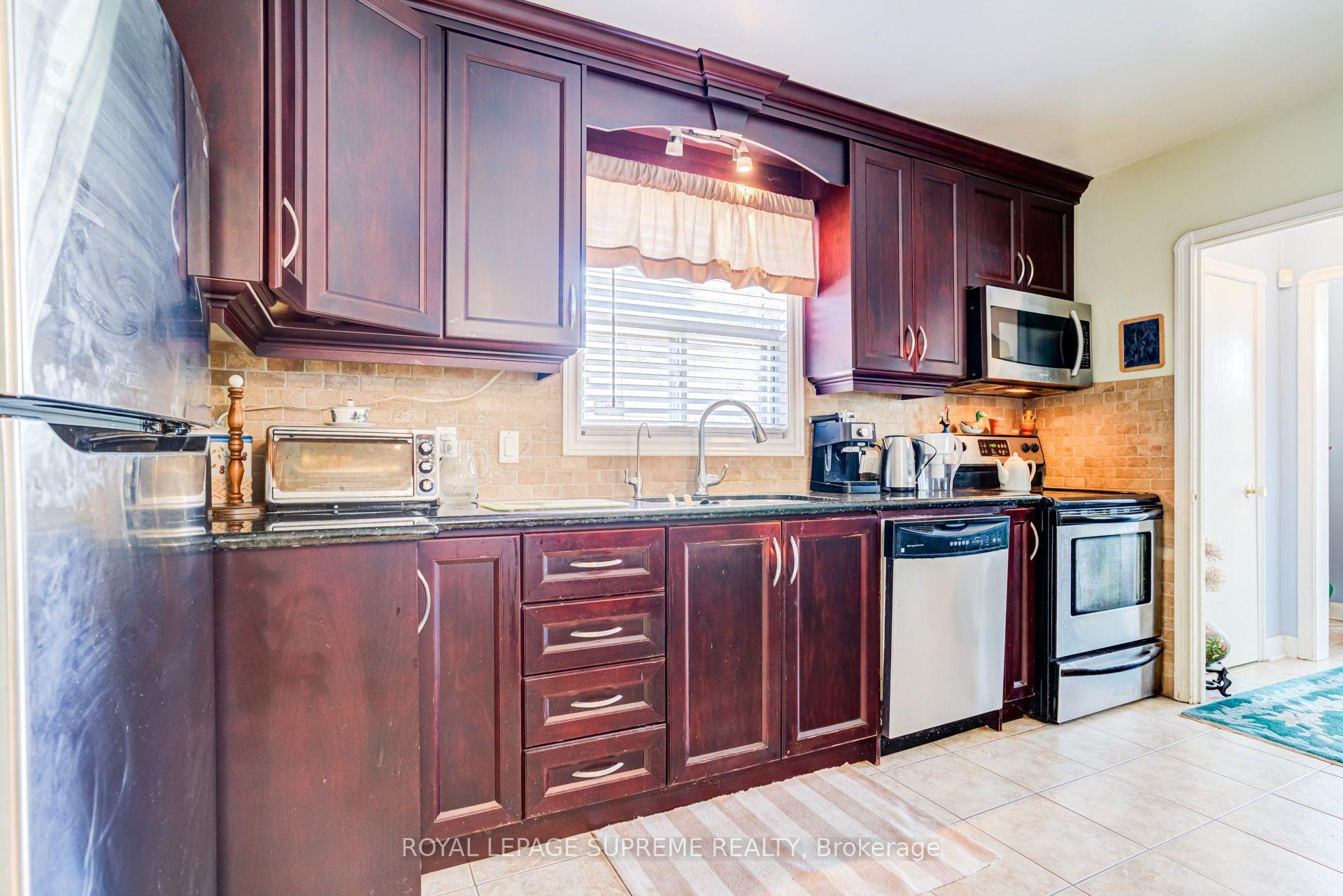 136 Winston Park Boulevard, Toronto