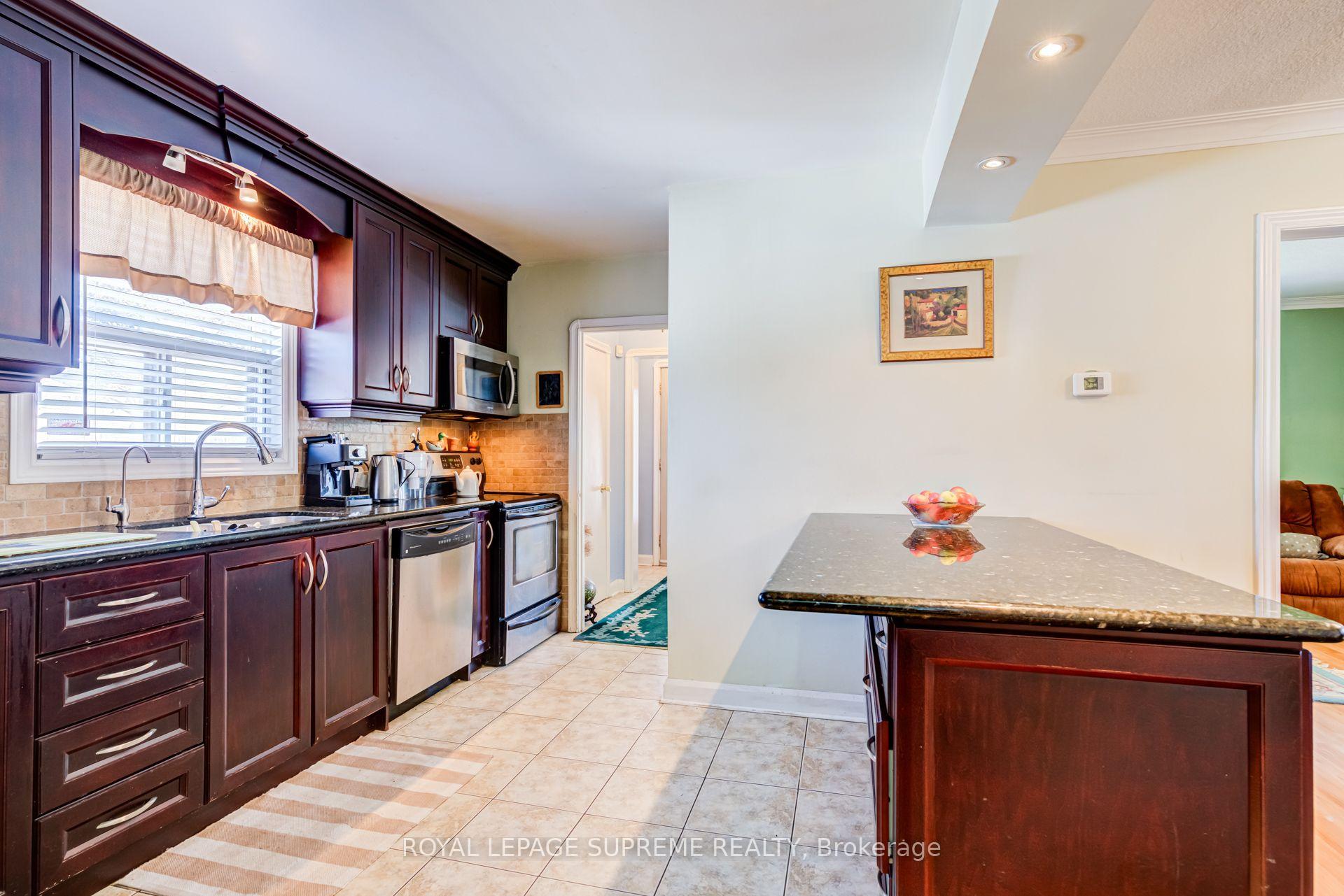 136 Winston Park Boulevard, Toronto