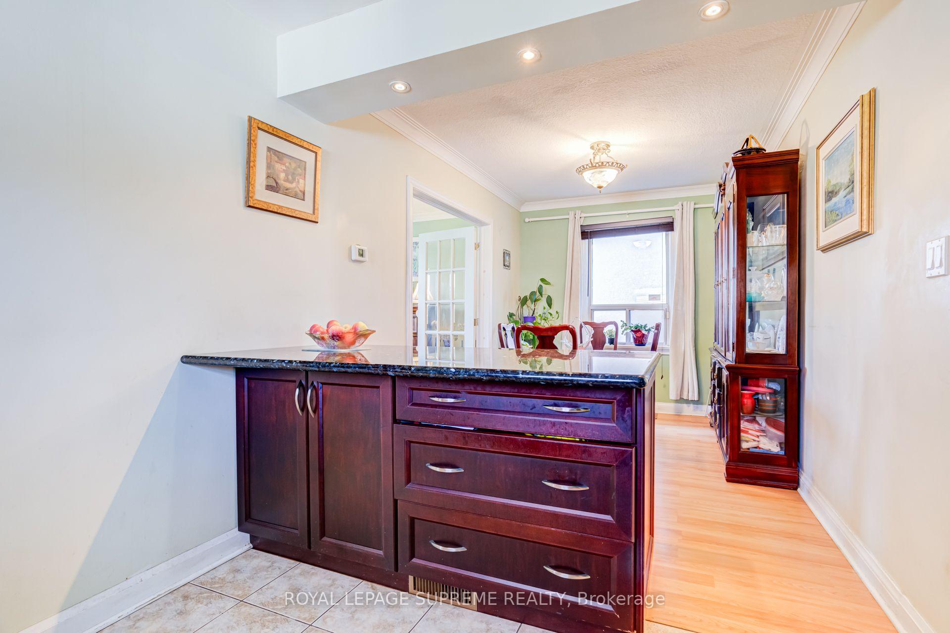 136 Winston Park Boulevard, Toronto