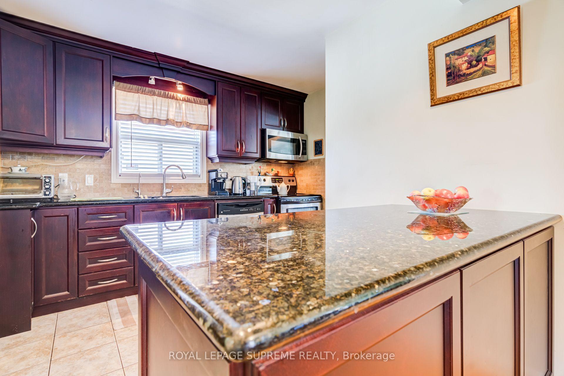 136 Winston Park Boulevard, Toronto