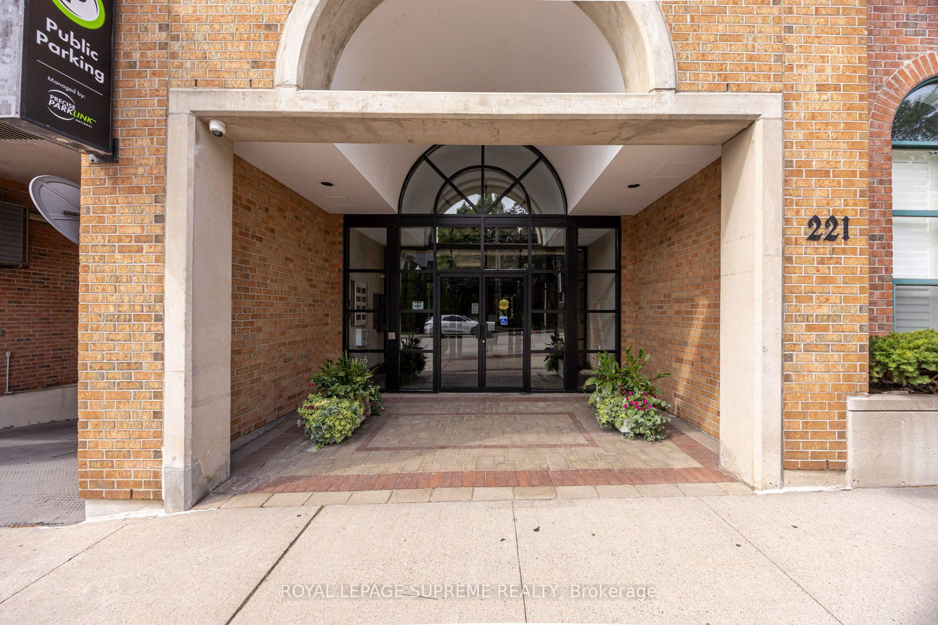 221 Robinson Street E 204