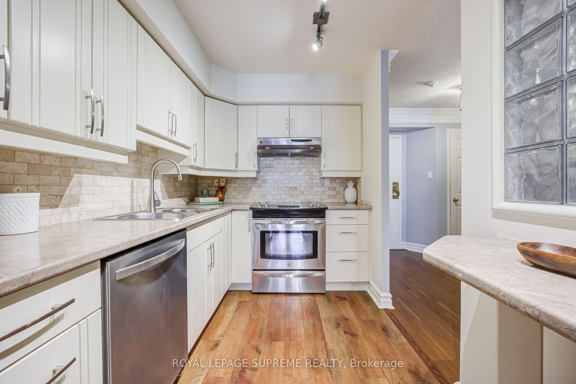 221 Robinson Street E 204