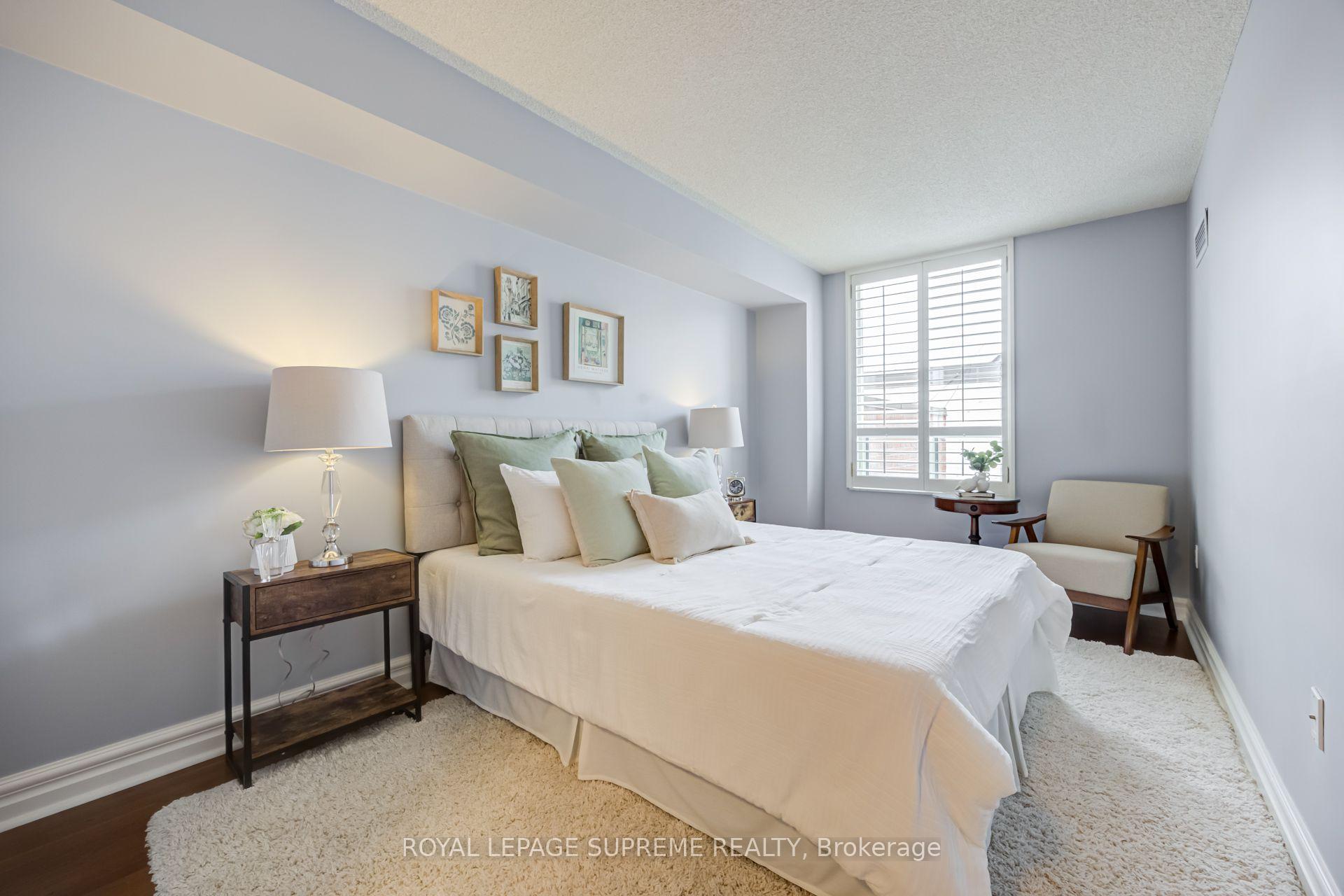 221 Robinson Street E 204